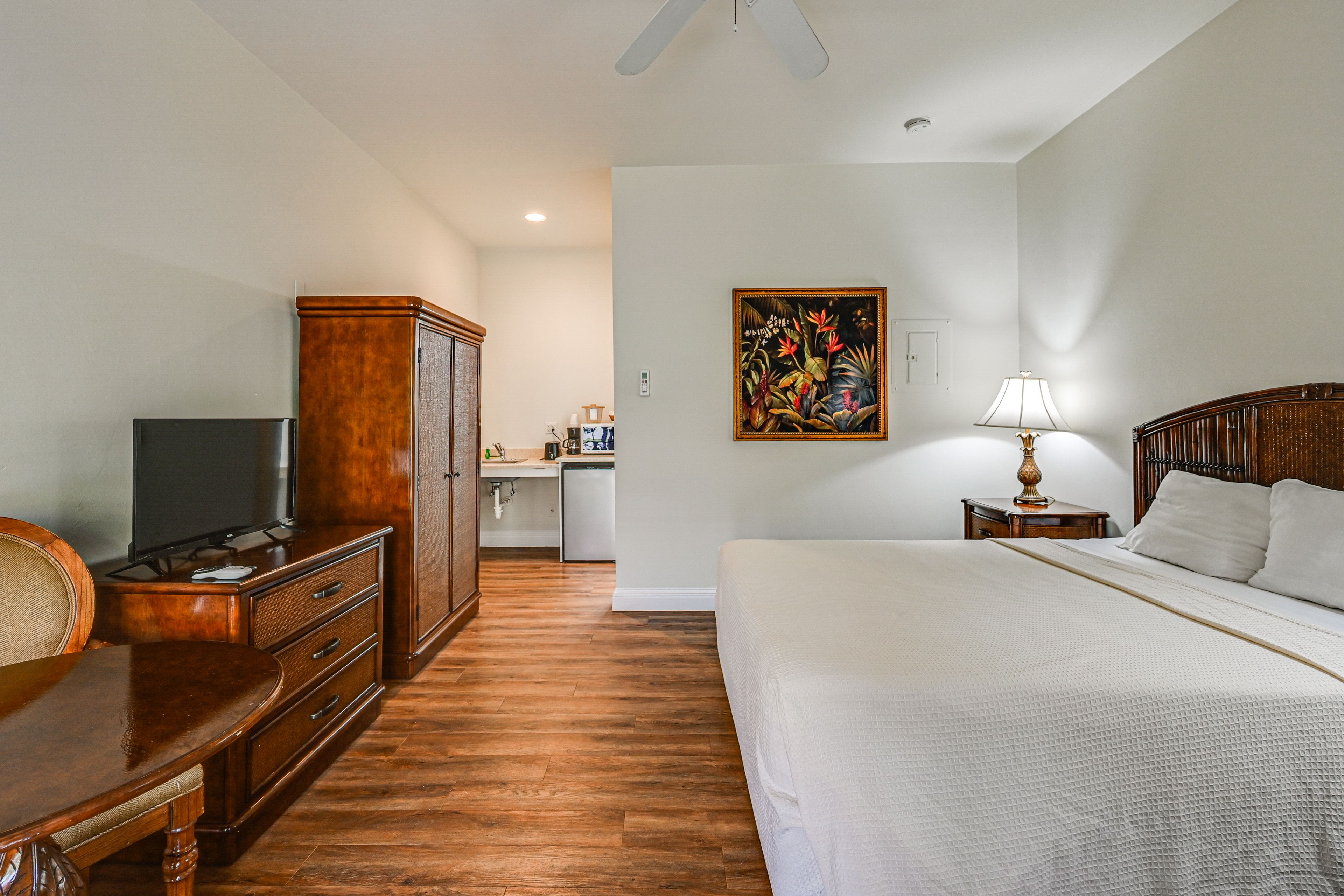 Studio | Queen Bed | Free WiFi | Window A/C Unit | Central Heat