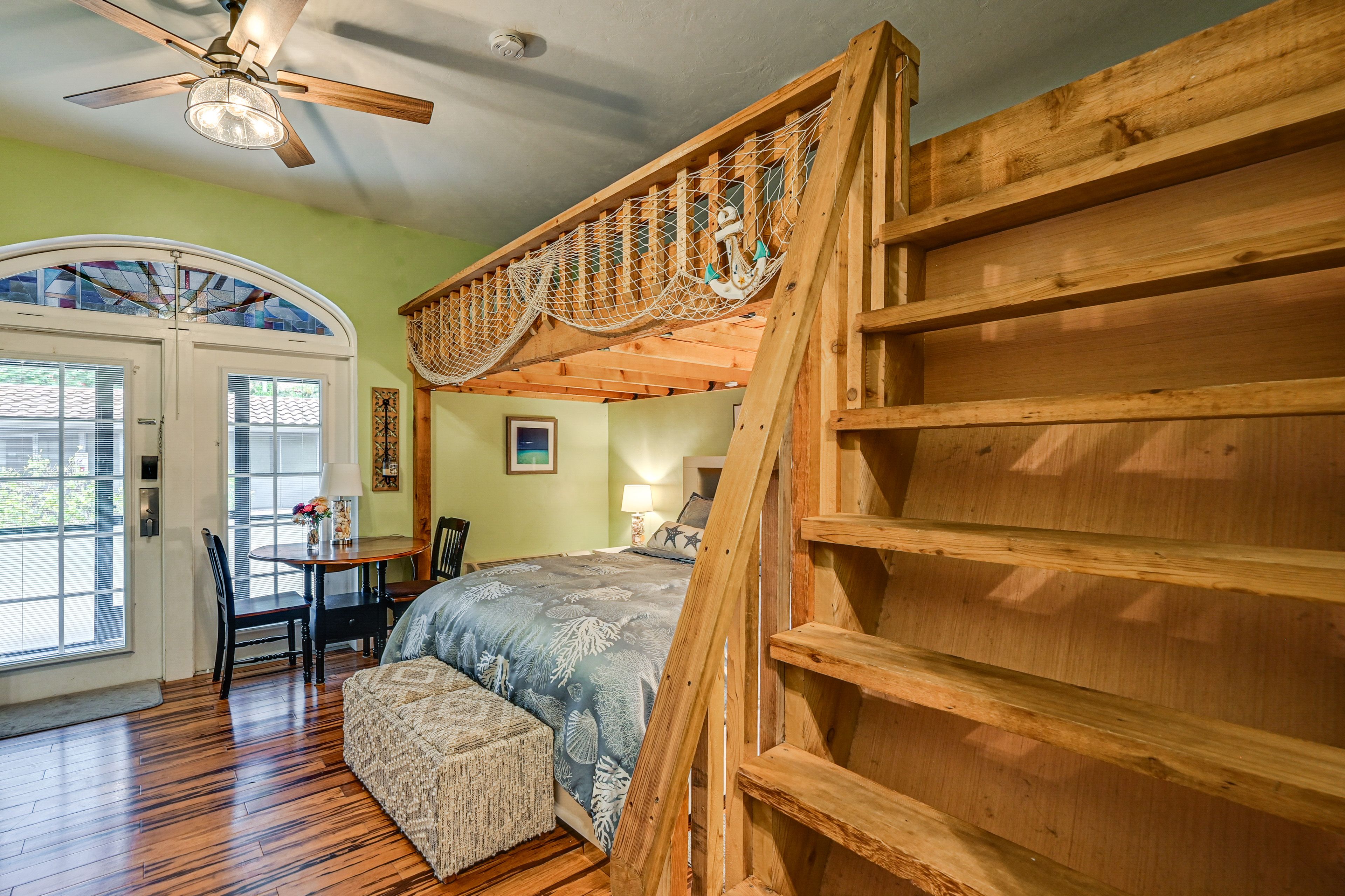 Studio | Loft | Ladder Required