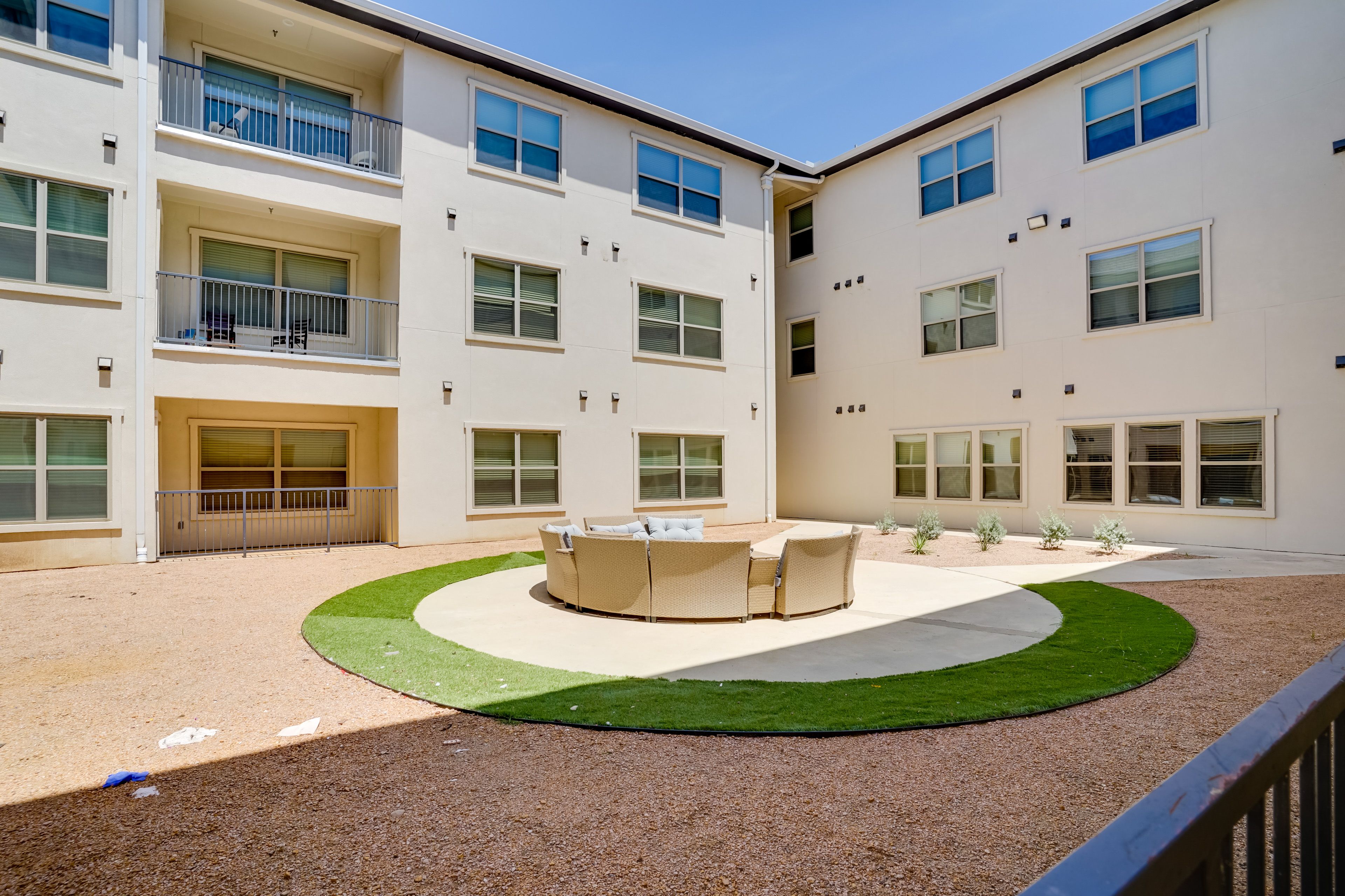 Property Exterior | Courtyard Views