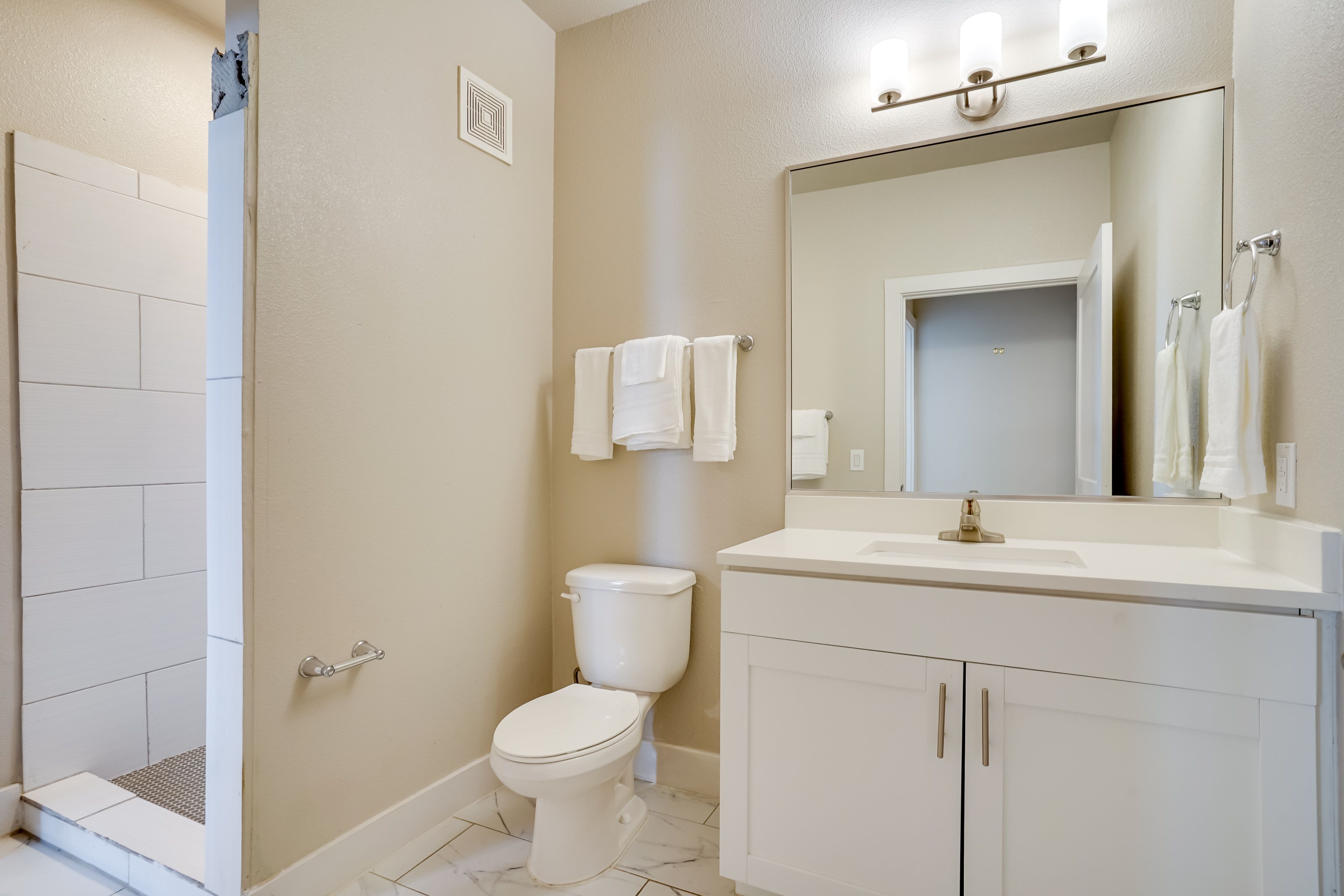 En-Suite Bathroom | Towels Provided