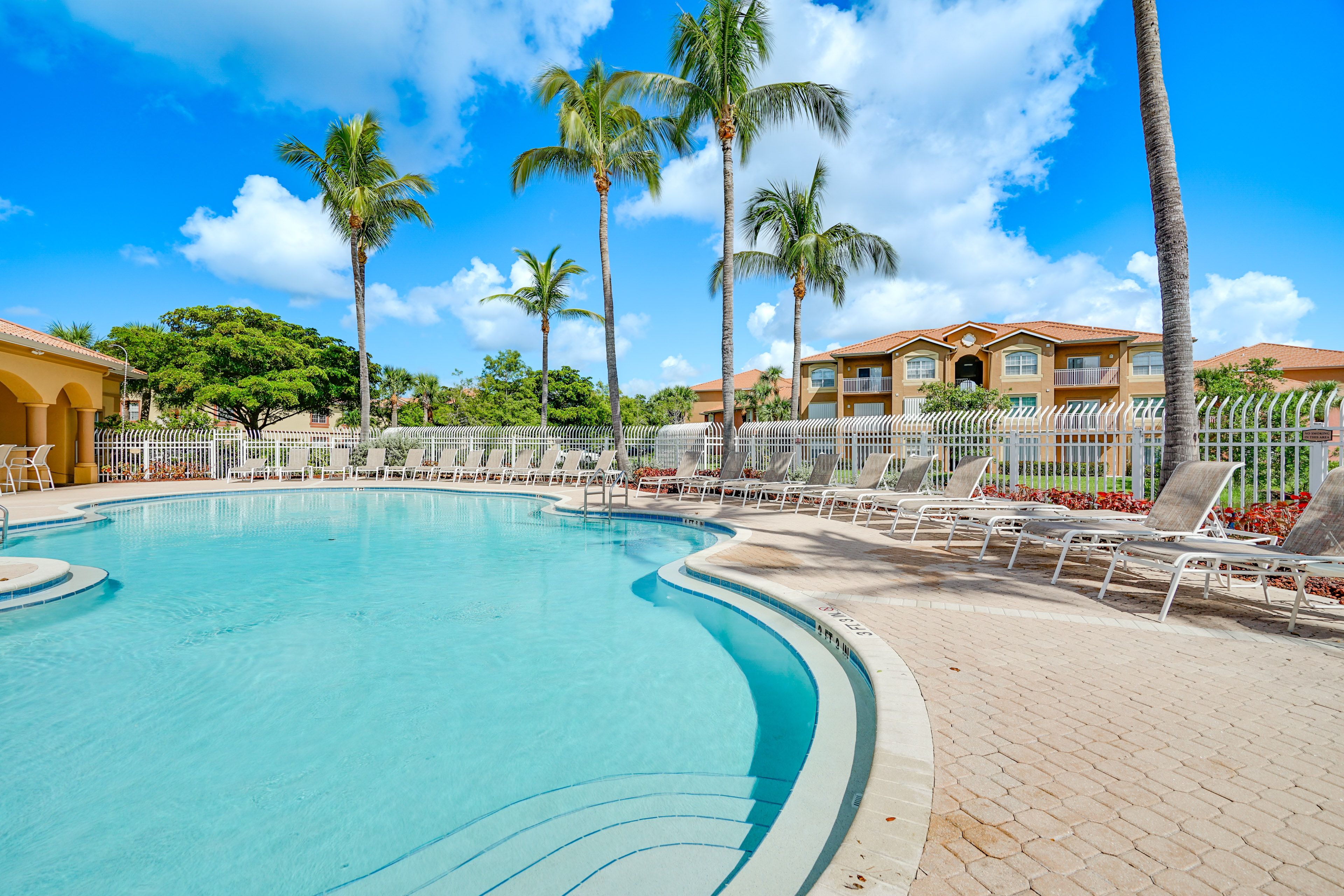 The Gardens at Beachwalk | Community Amenities | Outdoor Pool