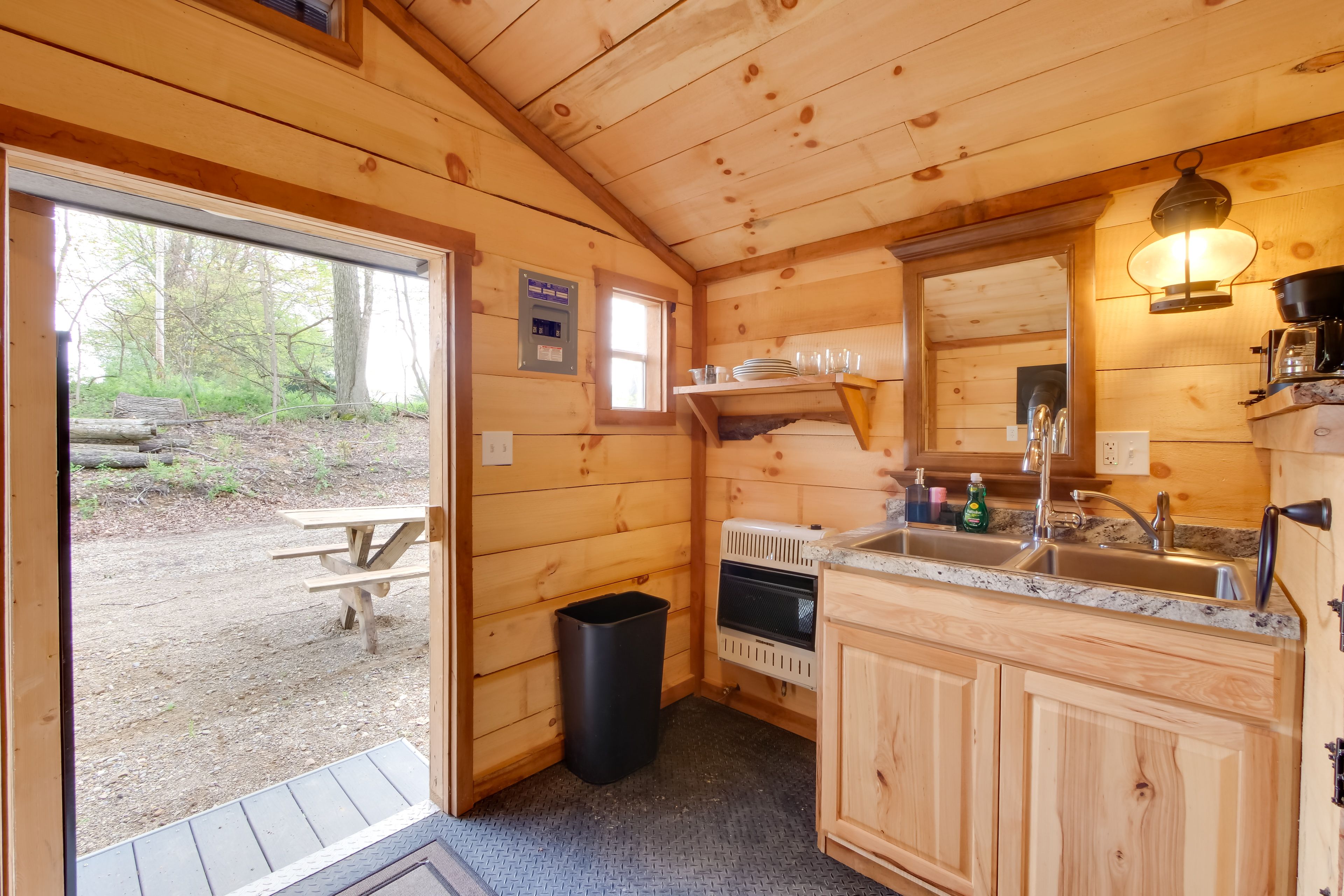 Kitchenette | Microwave | Toaster | Drip Coffee Pot