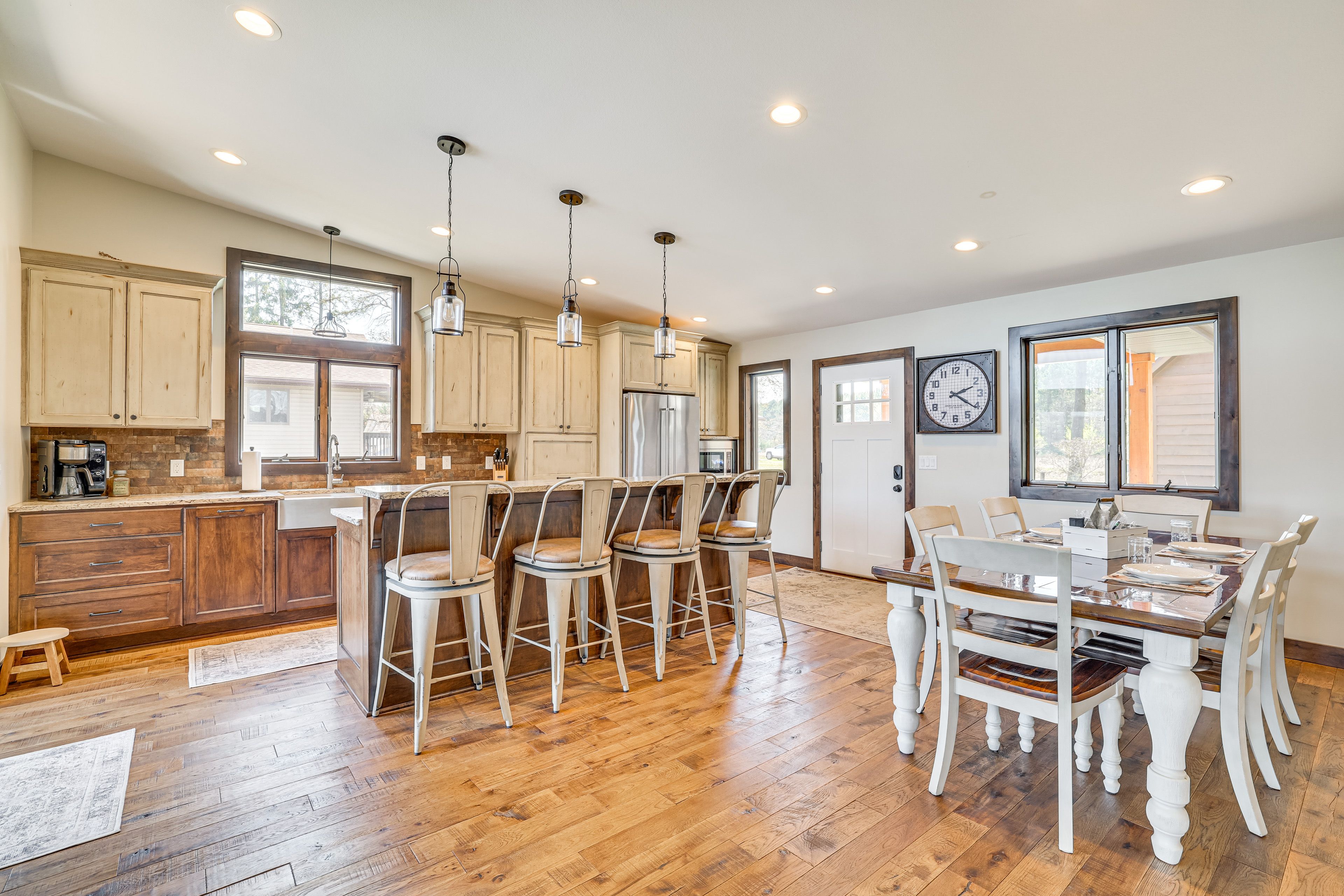 Dining Table | Breakfast Bar | Kitchen