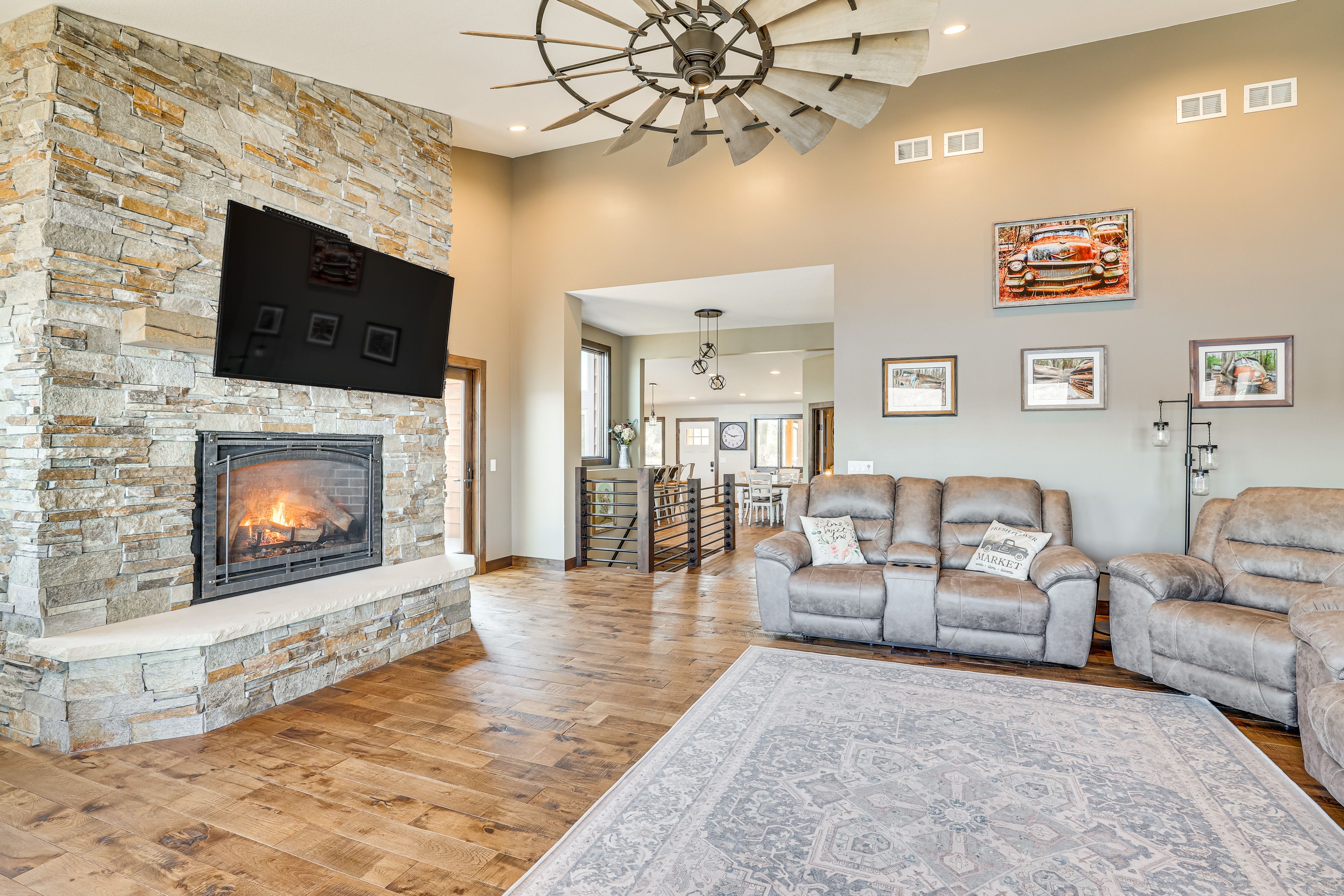 Main Living Area | Smart TV w/ Cable | Gas Fireplace | Main Floor