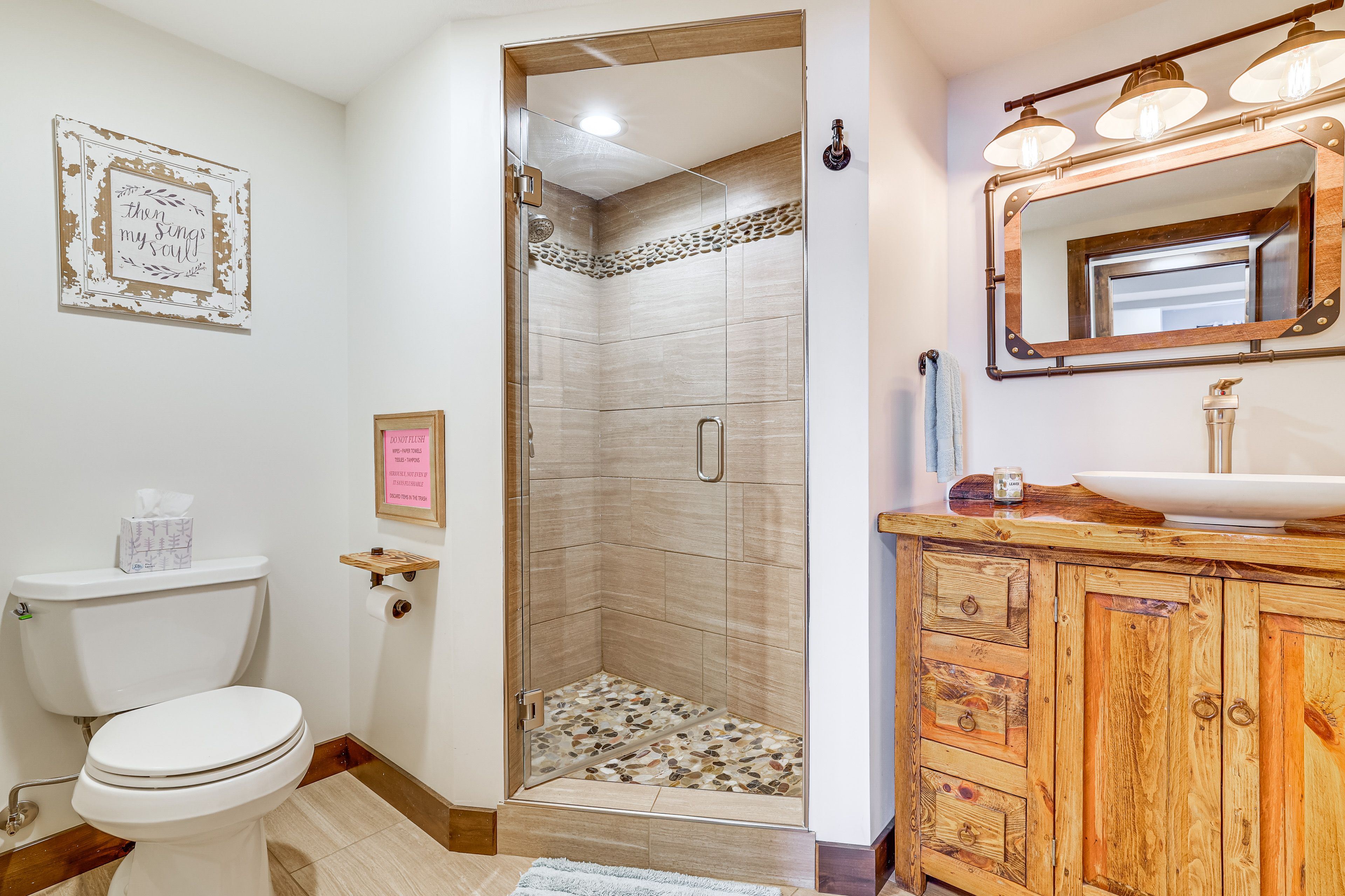 Full Bathroom | Towels Provided | Basement