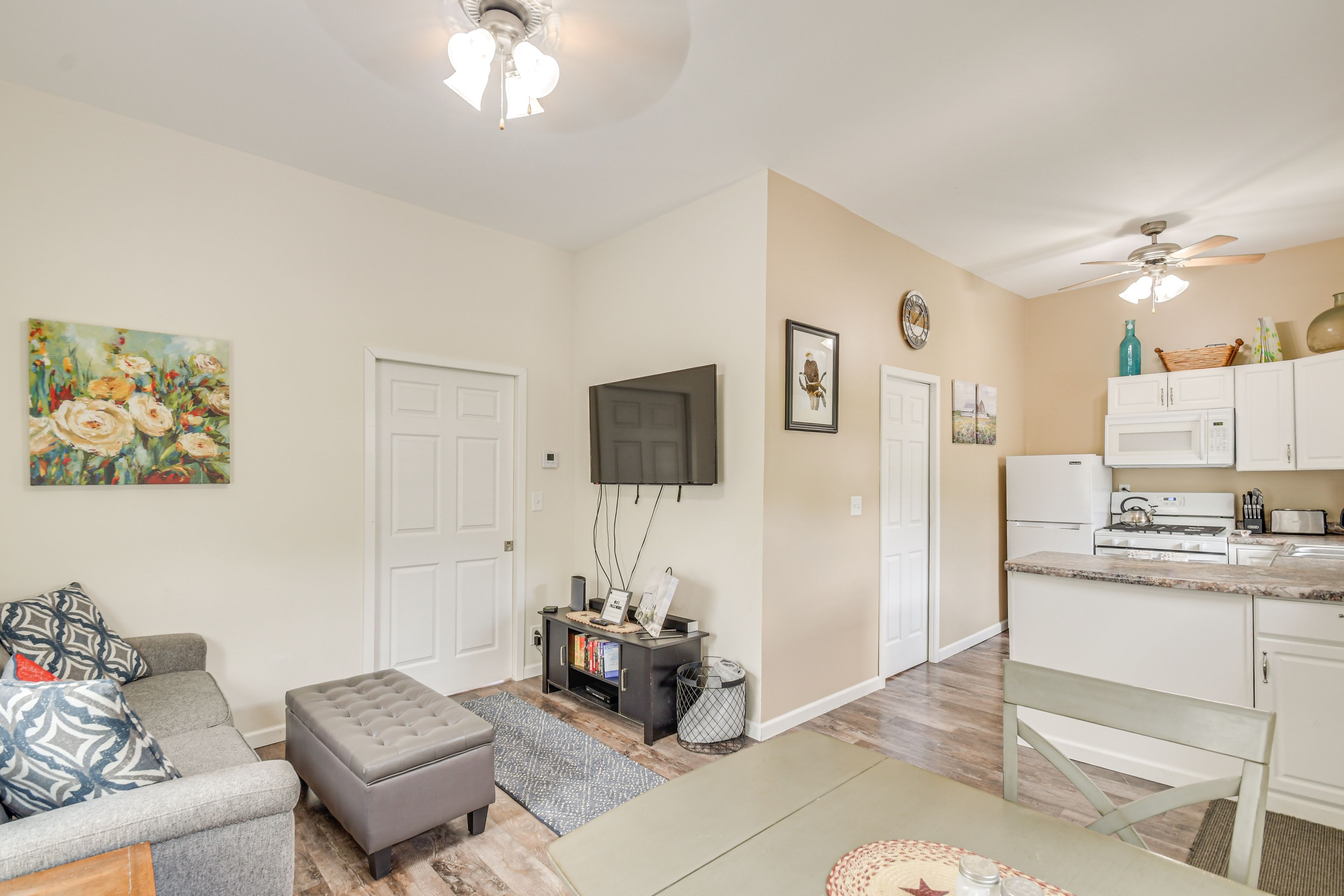 Dining Table | Dishware & Flatware