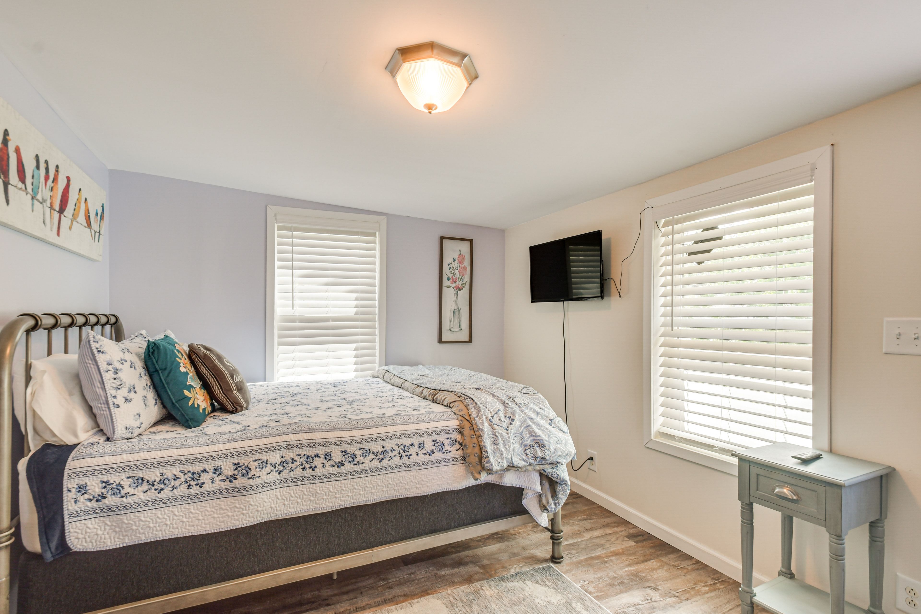 Bedroom 1 | Queen Bed