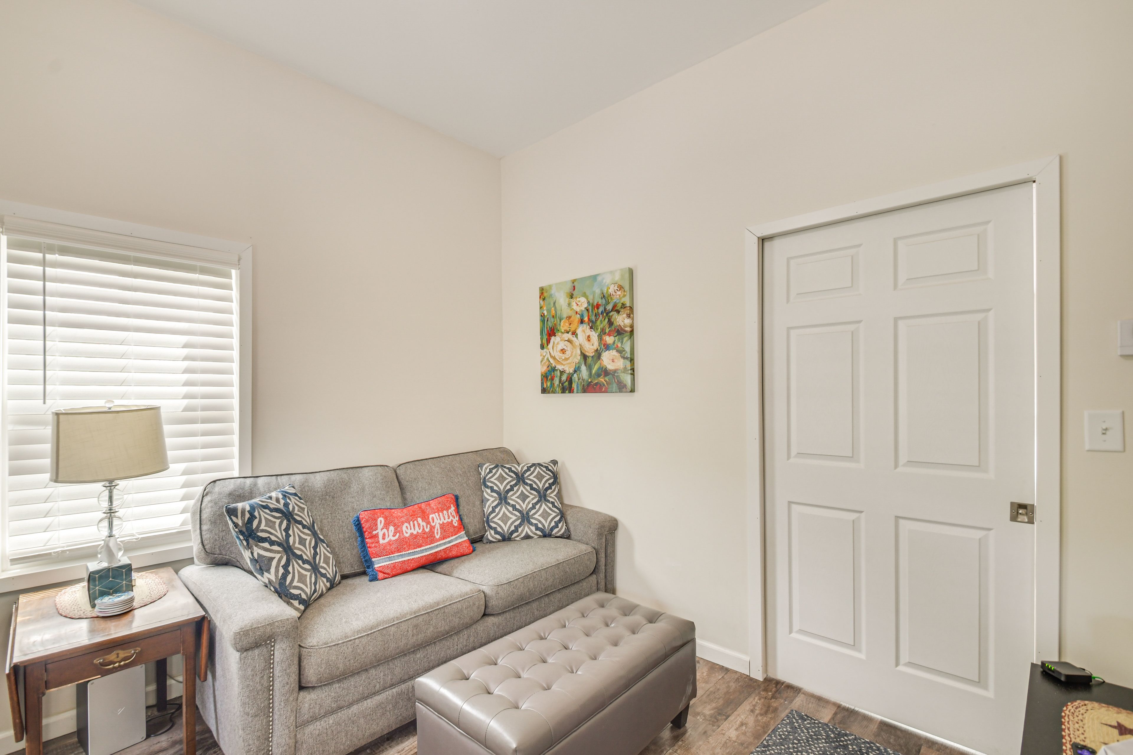 Living Room | Full Sleeper Sofa | Free WiFi | Central A/C & Heat | Smart TV