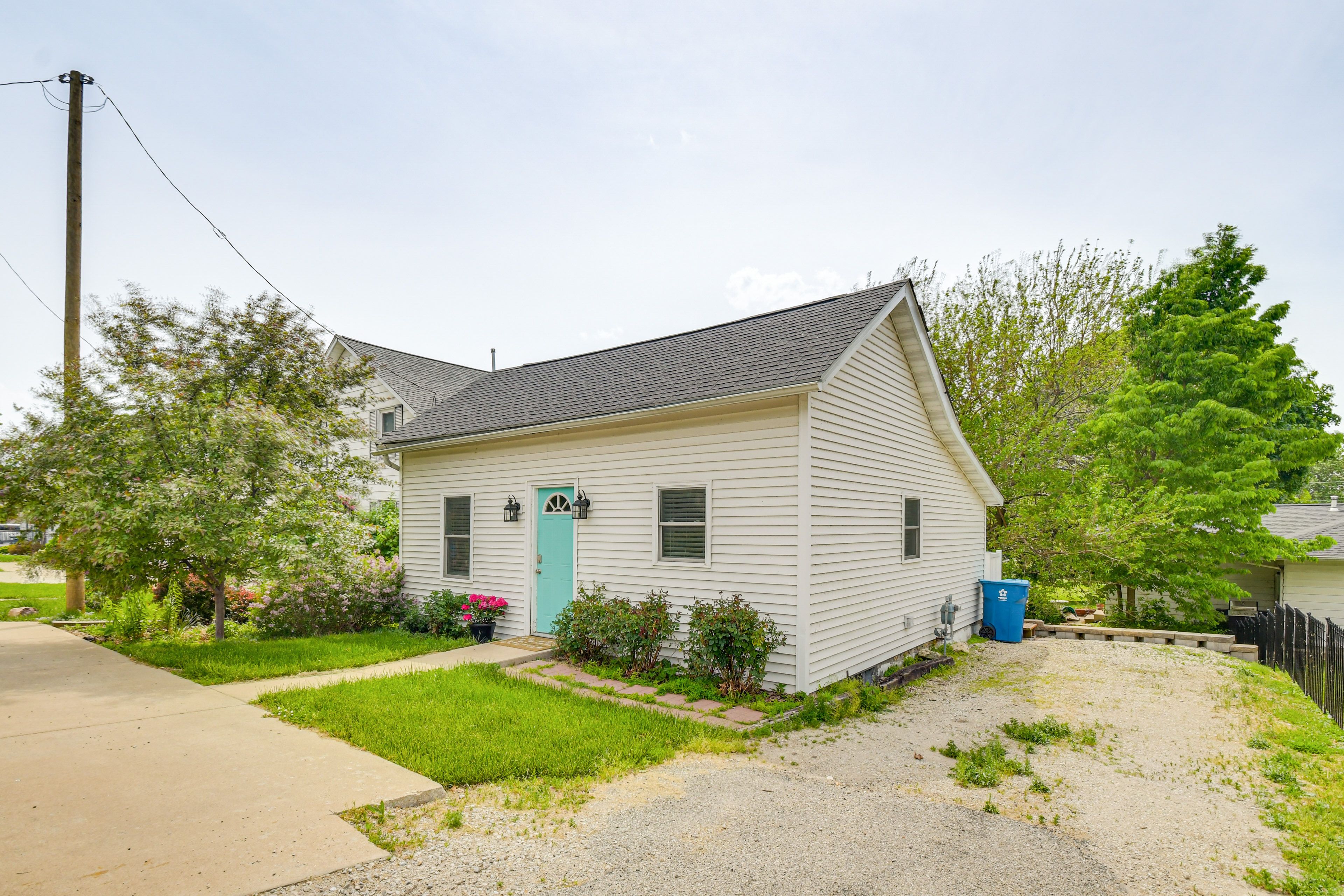 Parking | Driveway (2 Vehicles) | Trailer Parking