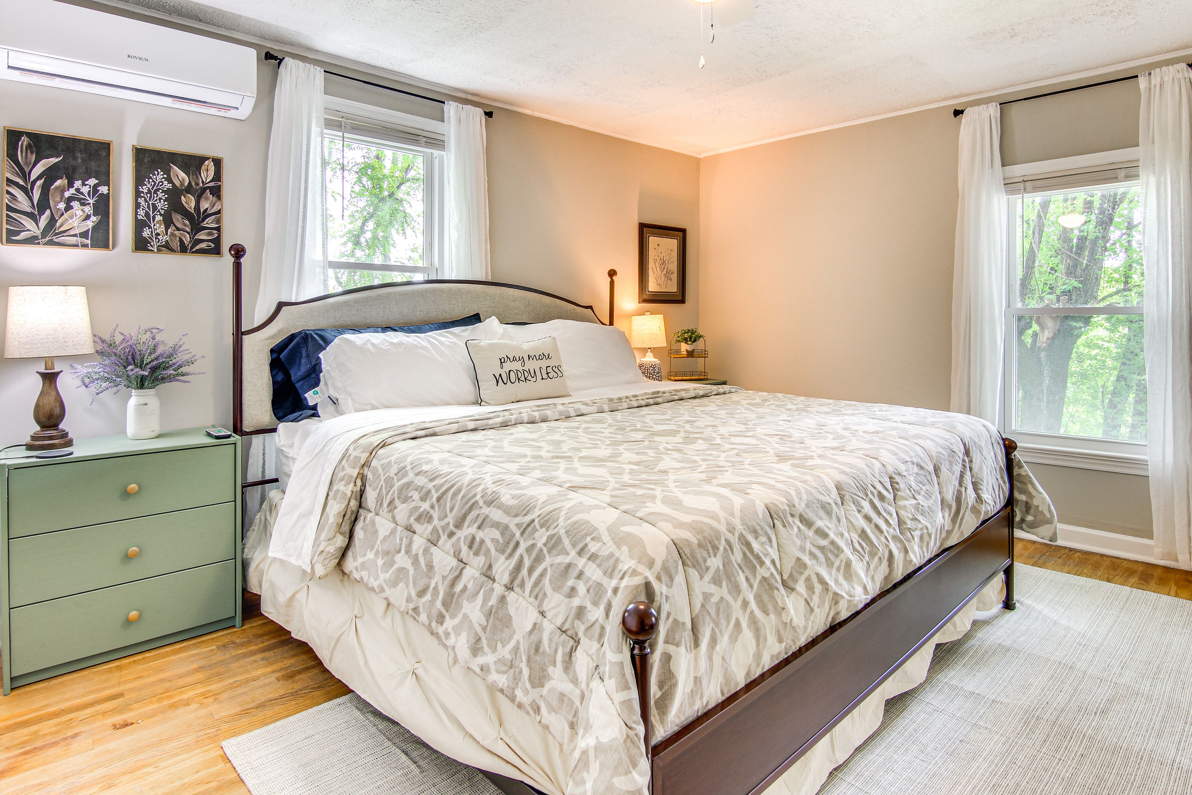 Bedroom | King Bed