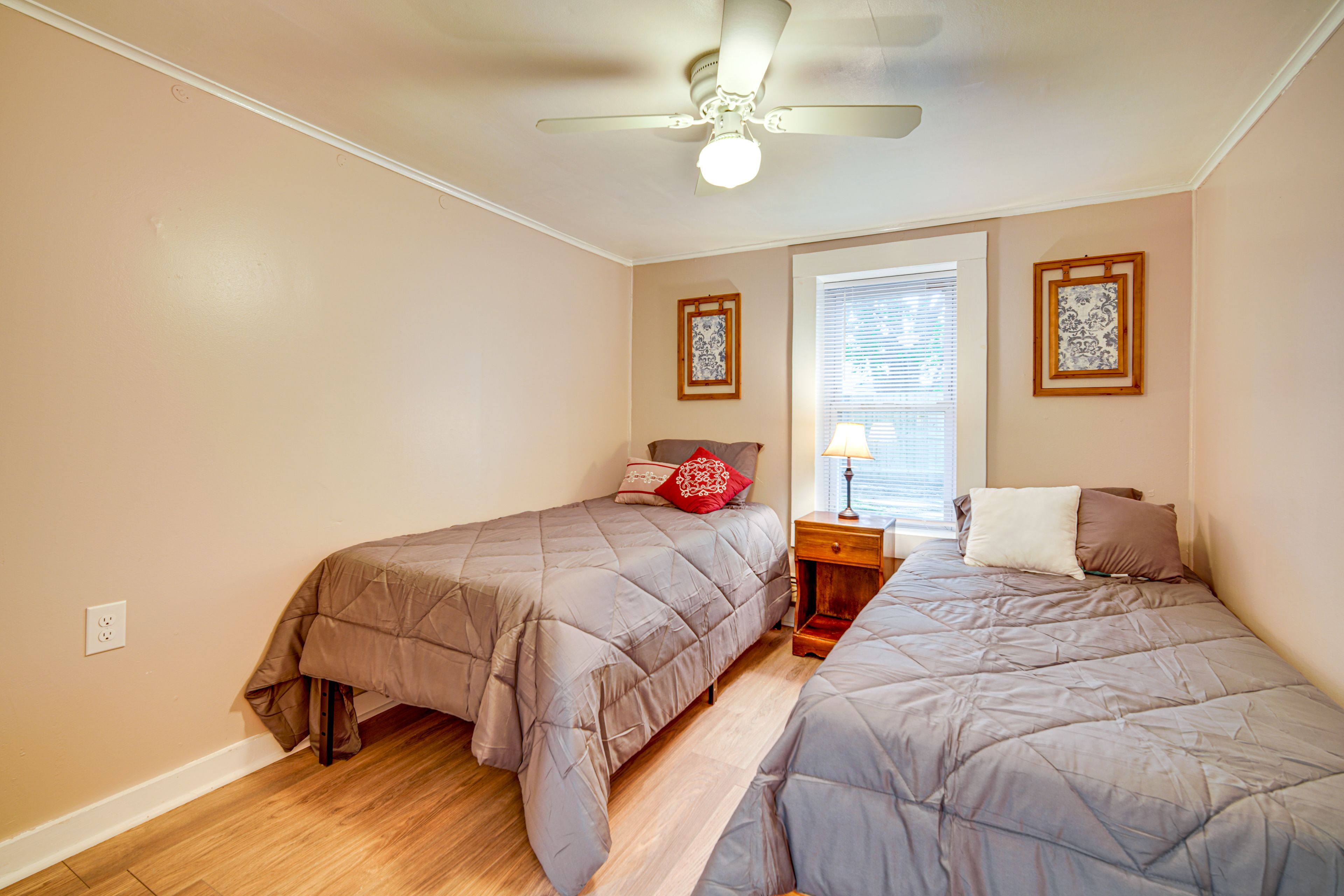 Bedroom 2 | 2 Twin Beds