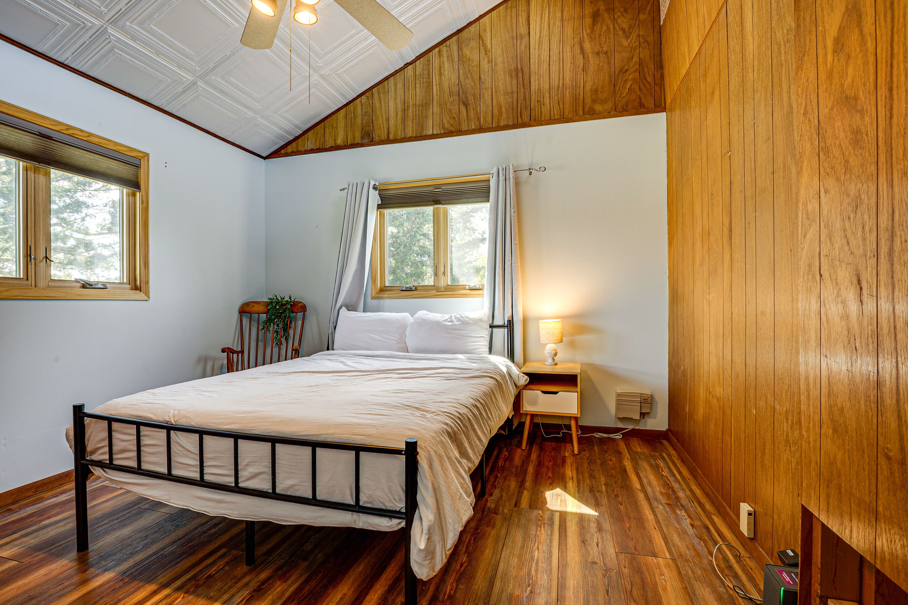 Bedroom 2 | Main Floor | Queen Bed