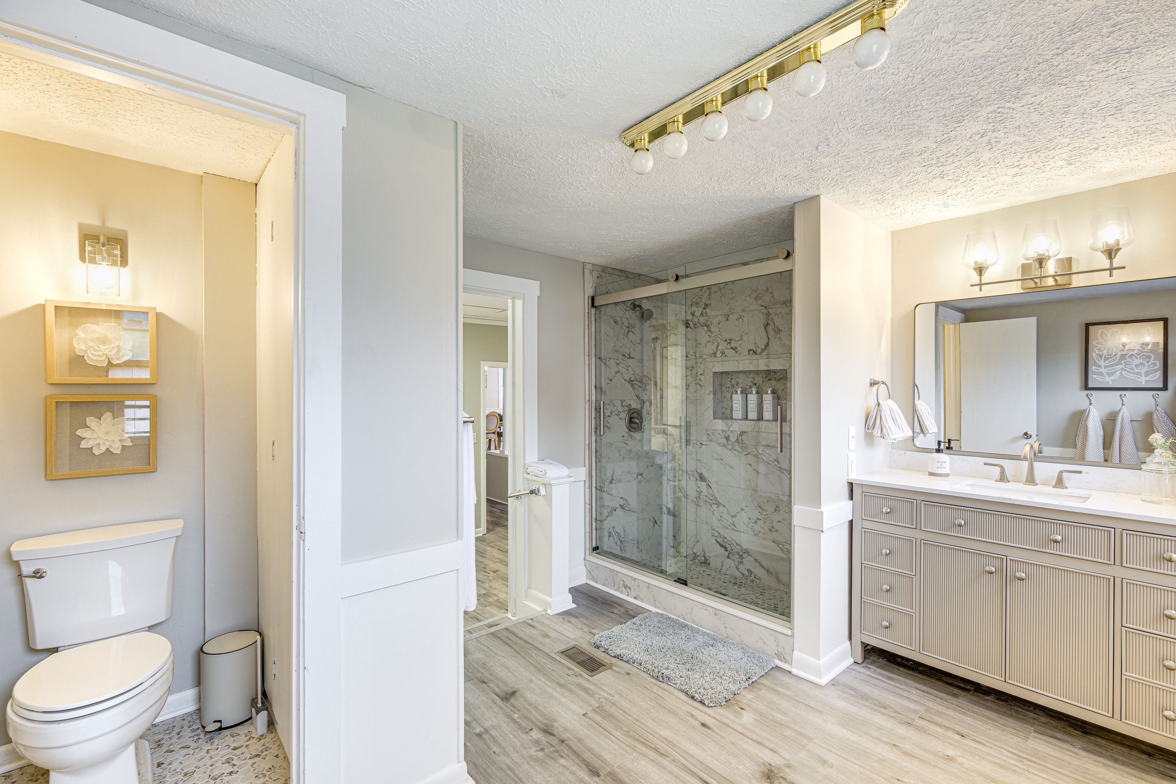 Full Bathroom | Towels Provided