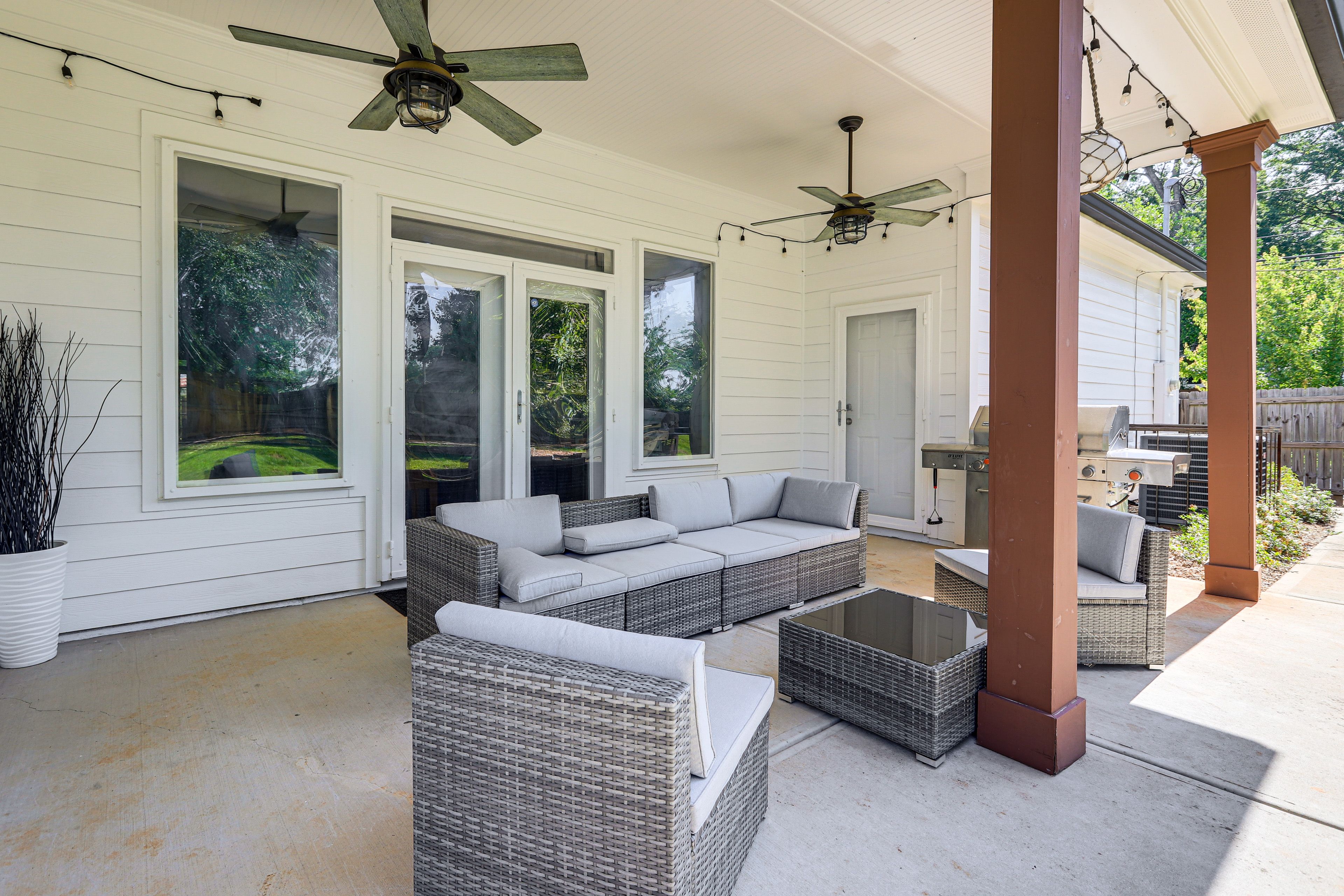 Covered Patio w/ Gas Grill