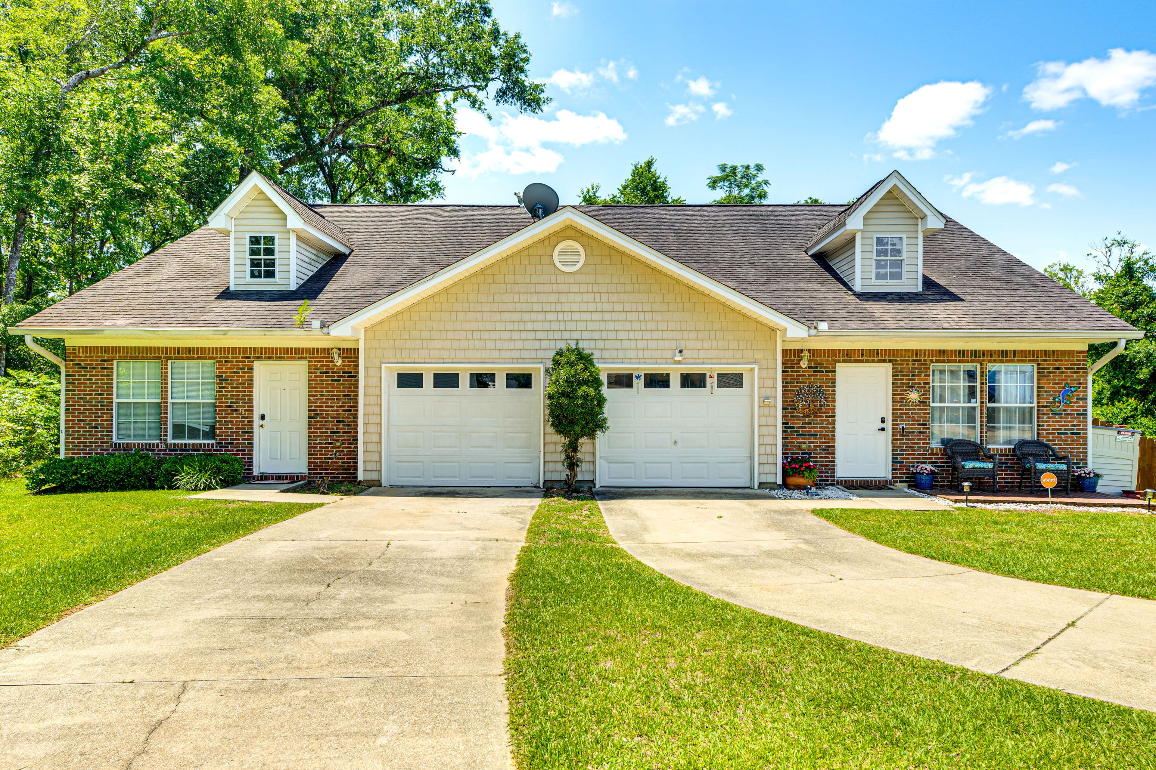 Parking | Driveway (4 Vehicles) | Visitor Parking | RV/Trailer