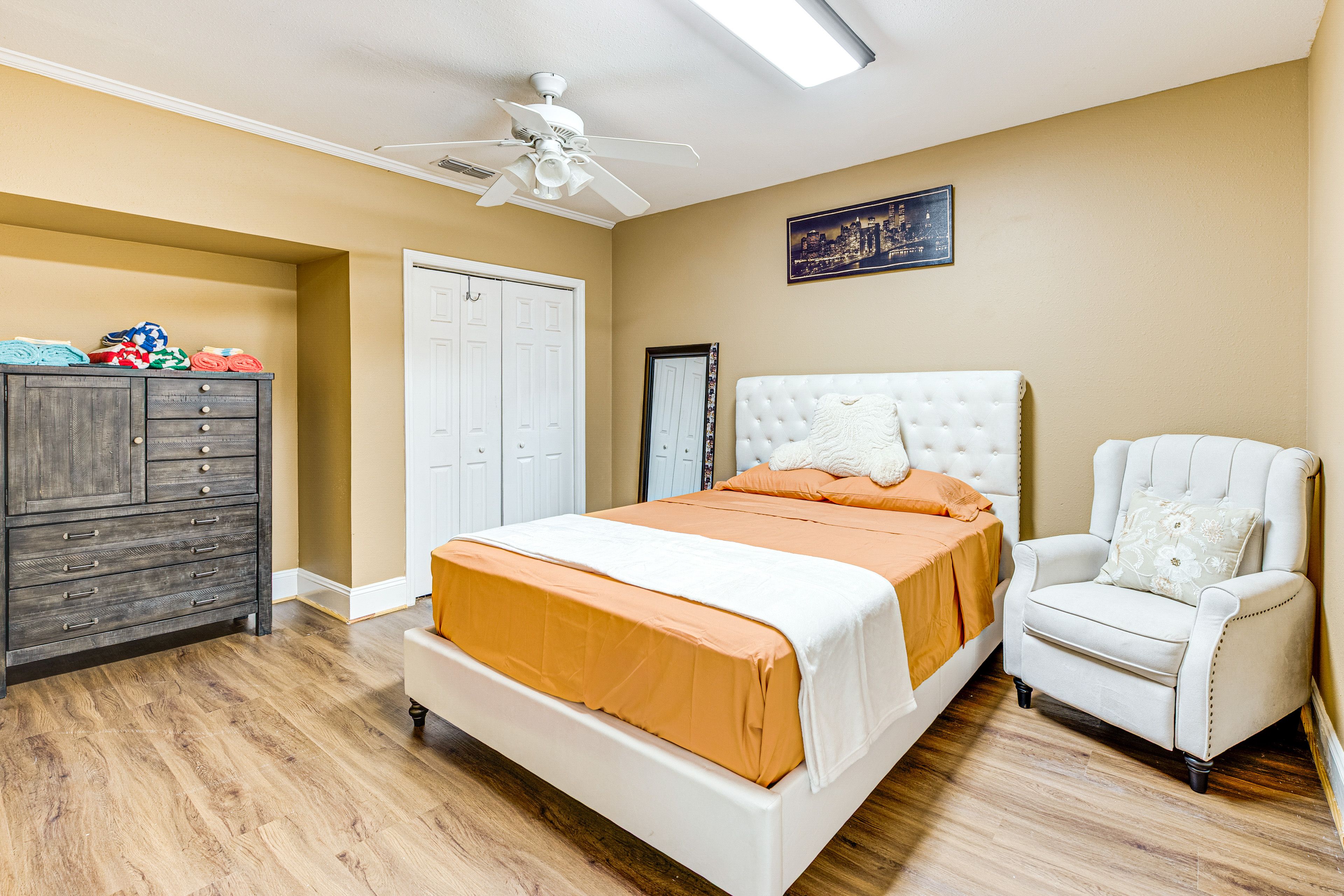 Bedroom 2 | 1st Floor | Queen Bed