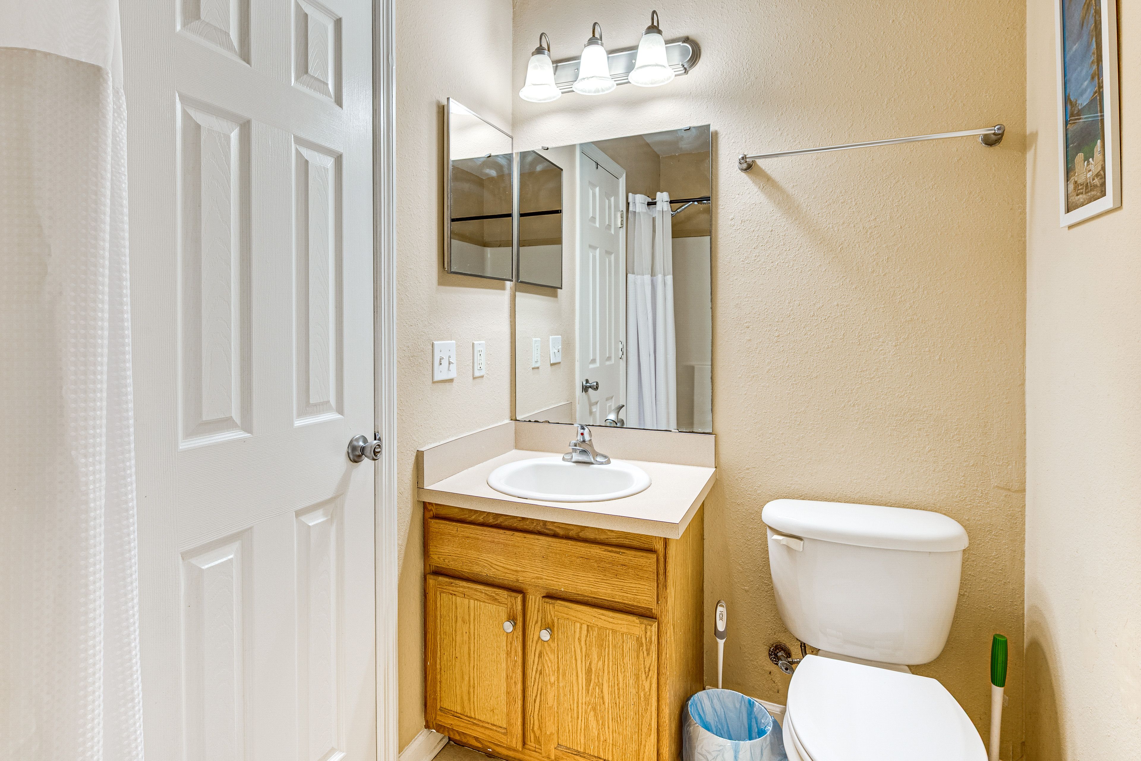Full Bathroom | 2nd Floor