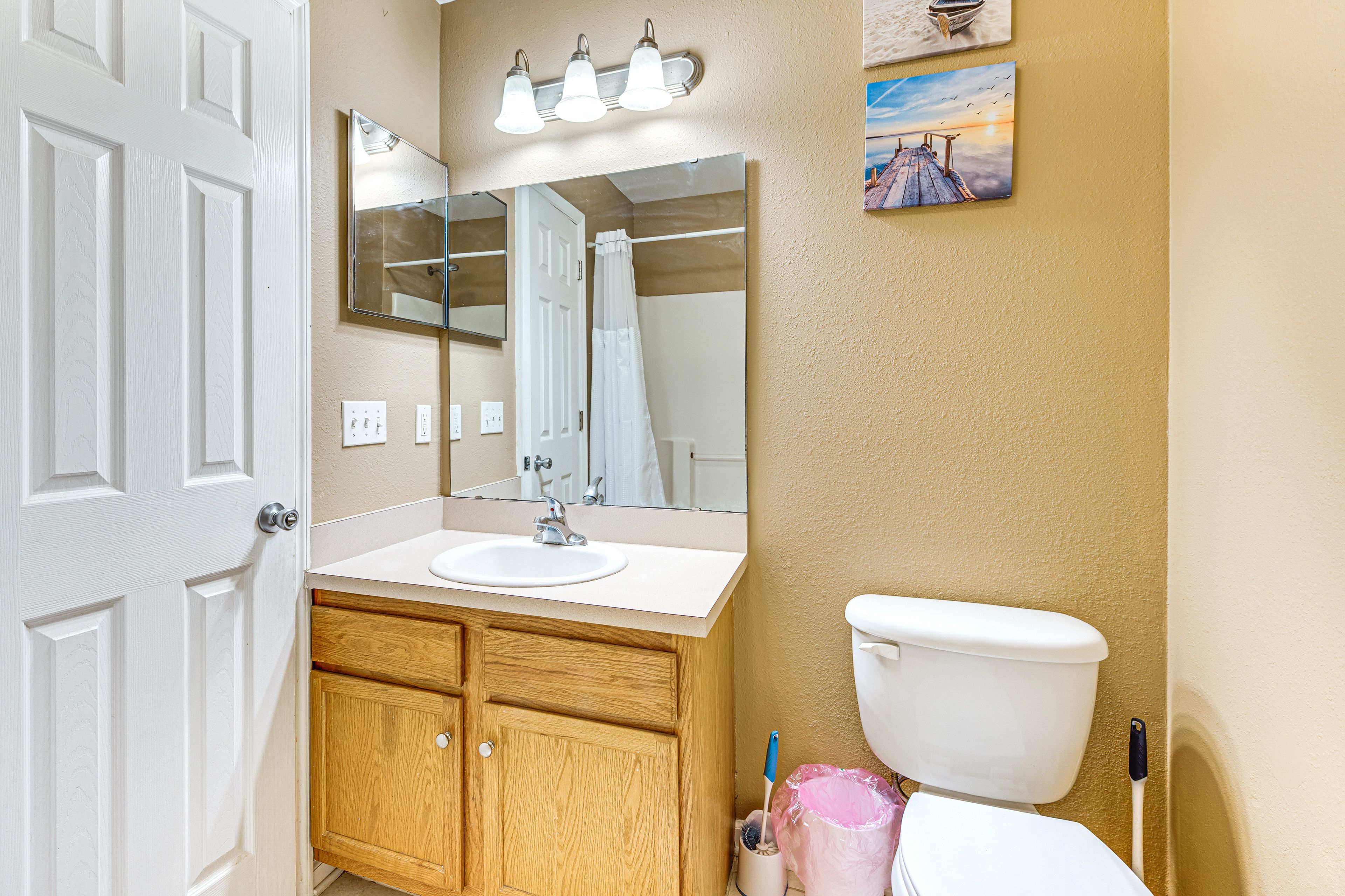Full Bathroom | 2nd Floor