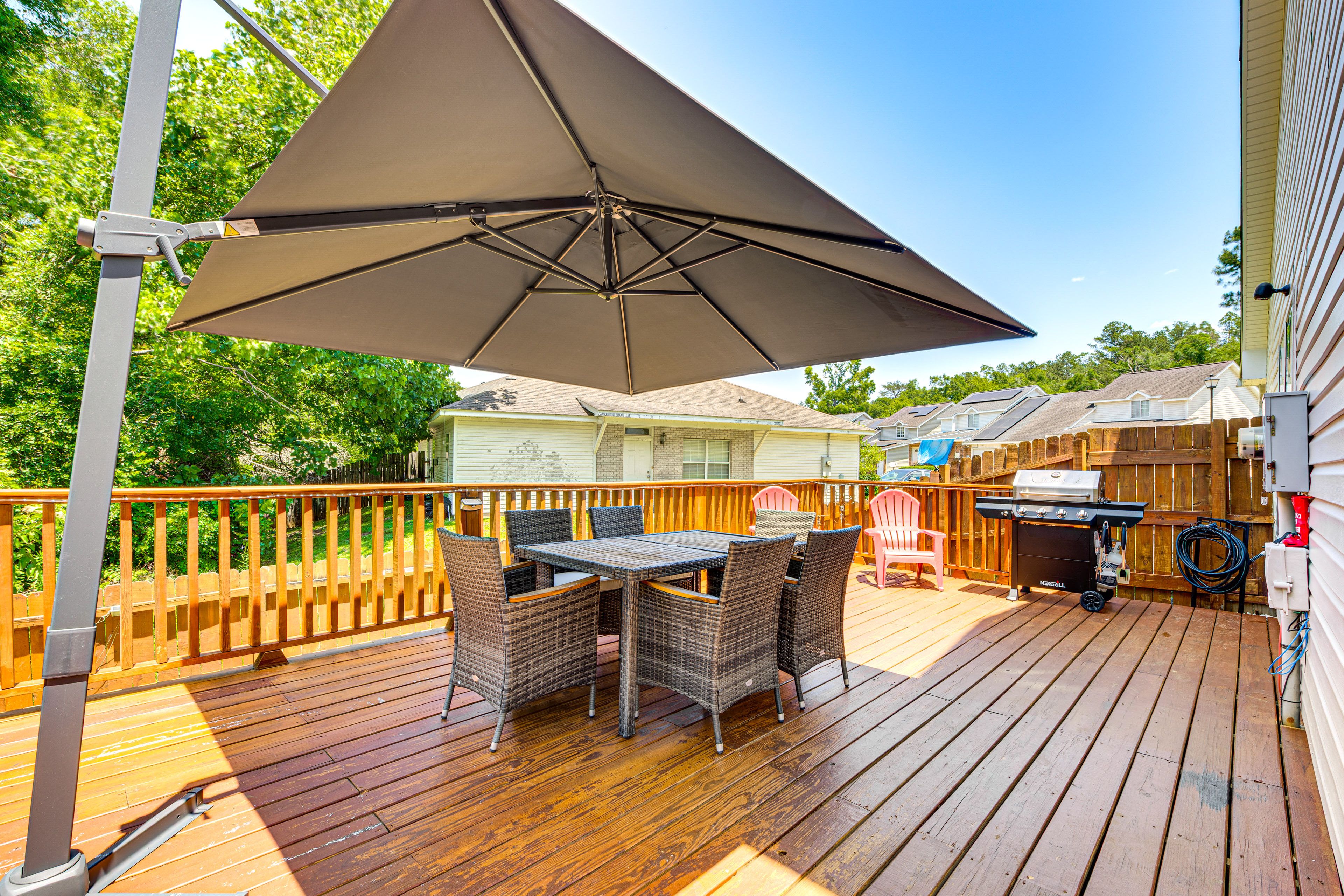 Deck | Gas Grill | Outdoor Dining Area