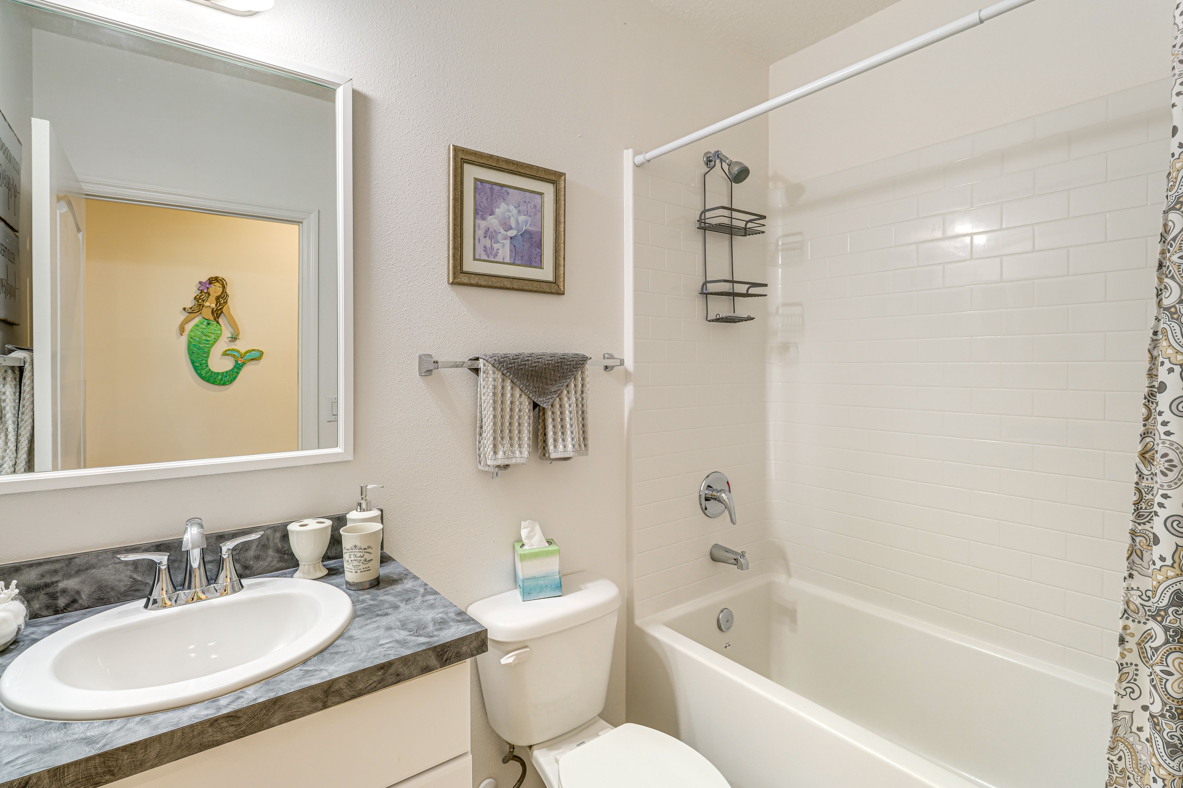 Full Bathroom | Shower/Tub Combo
