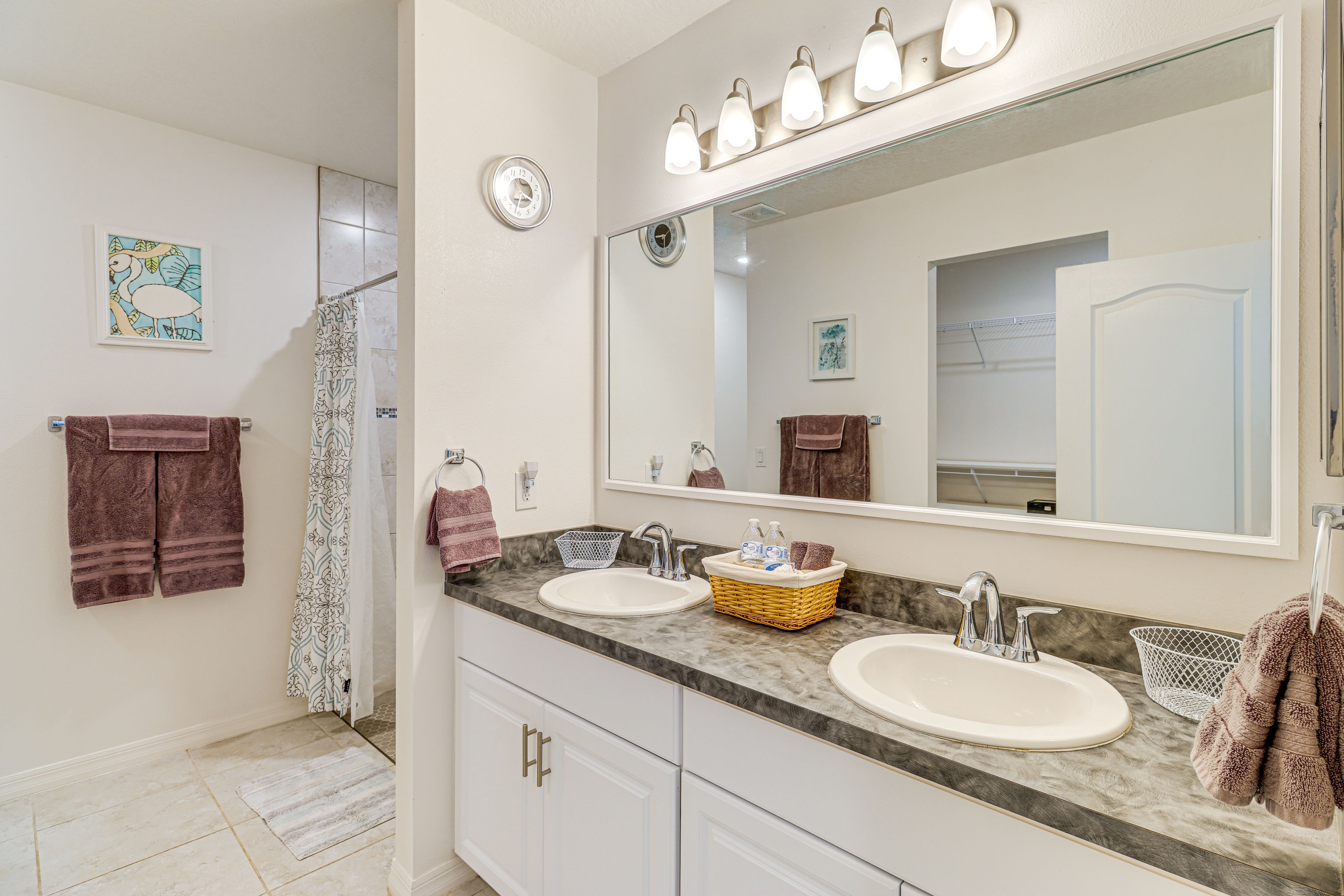 Full Bathroom | Towels Provided
