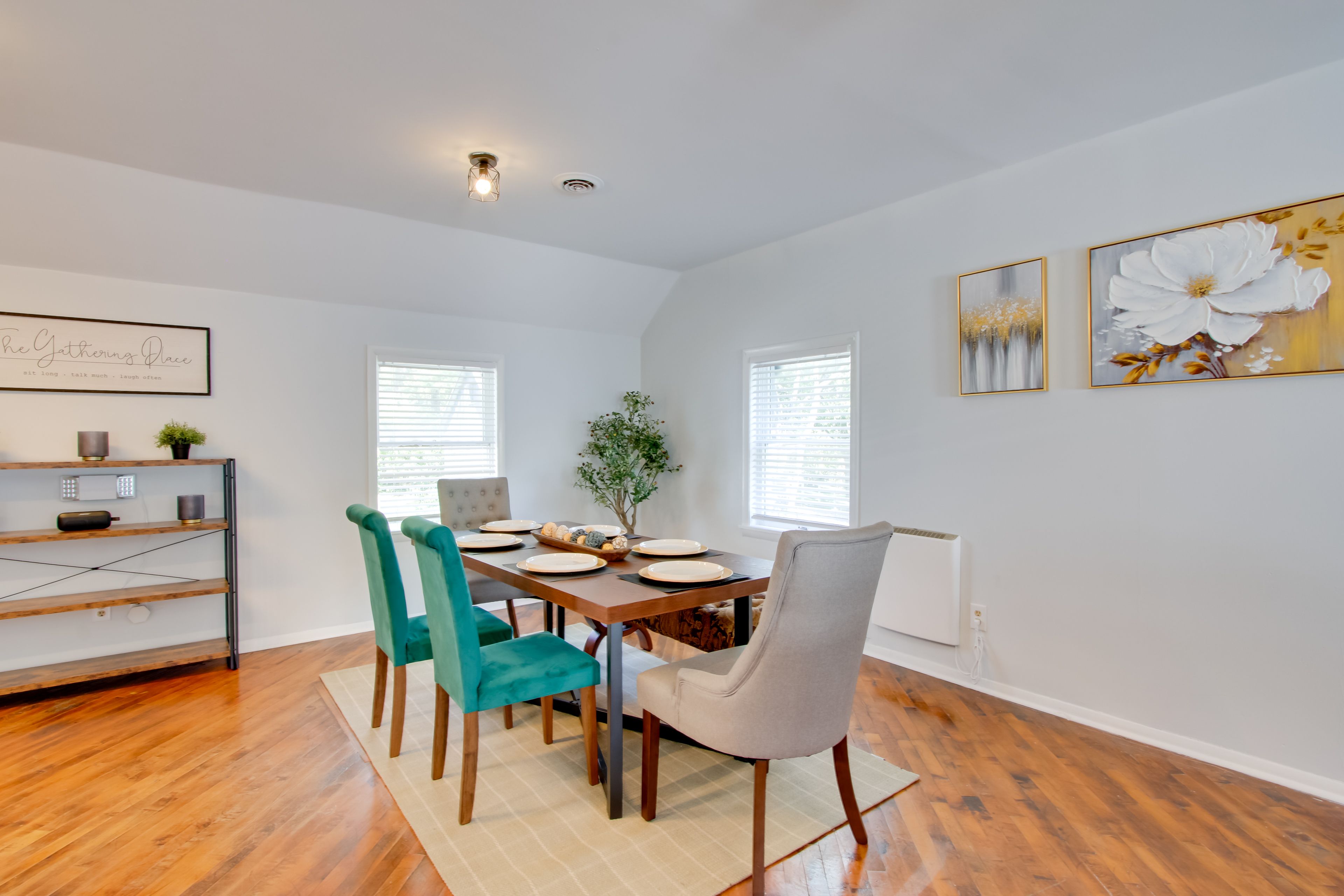 Dining Area | Free WiFi