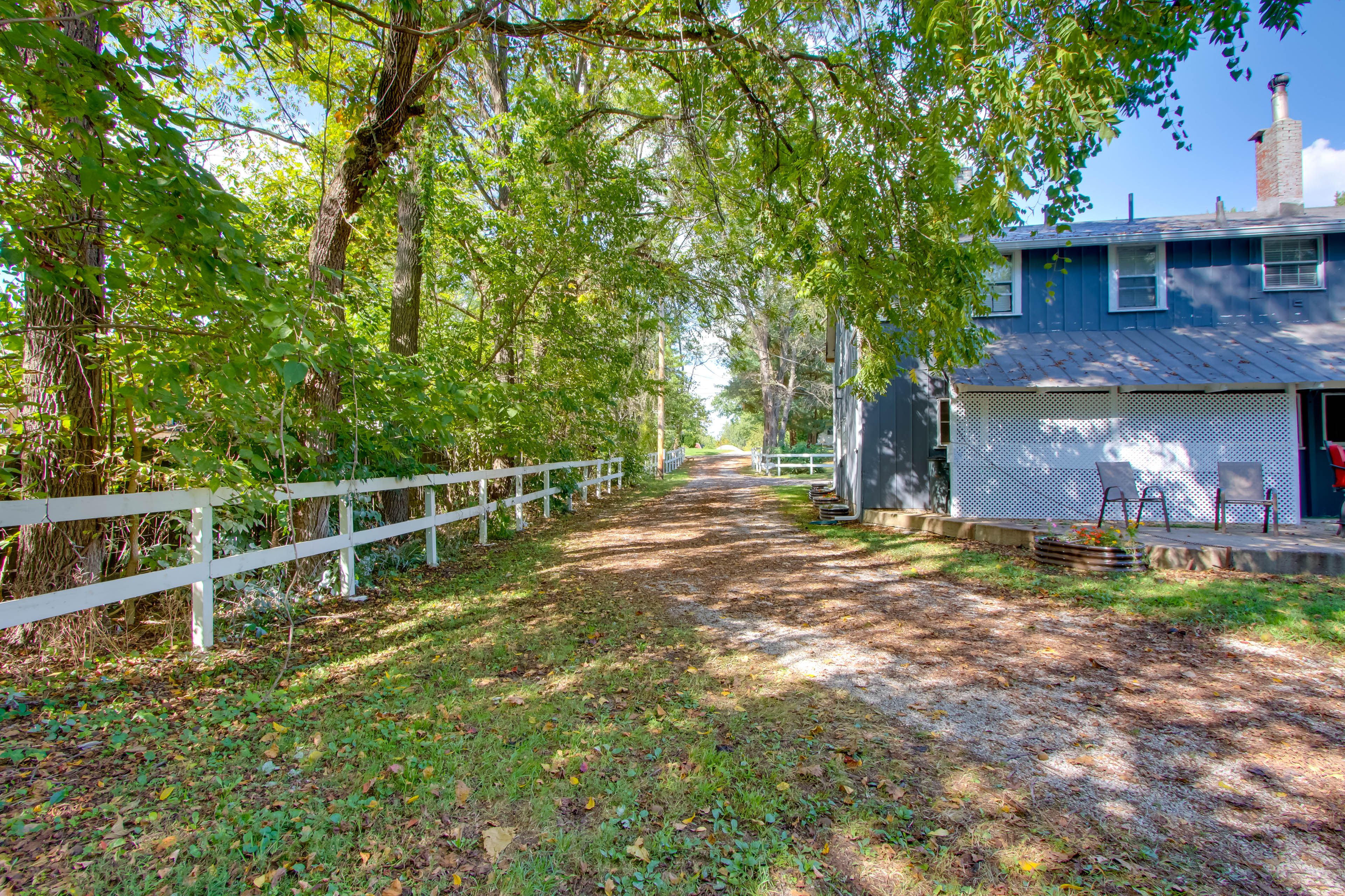 Parking | Shared Driveway (2 Vehicles) | RV Parking Available