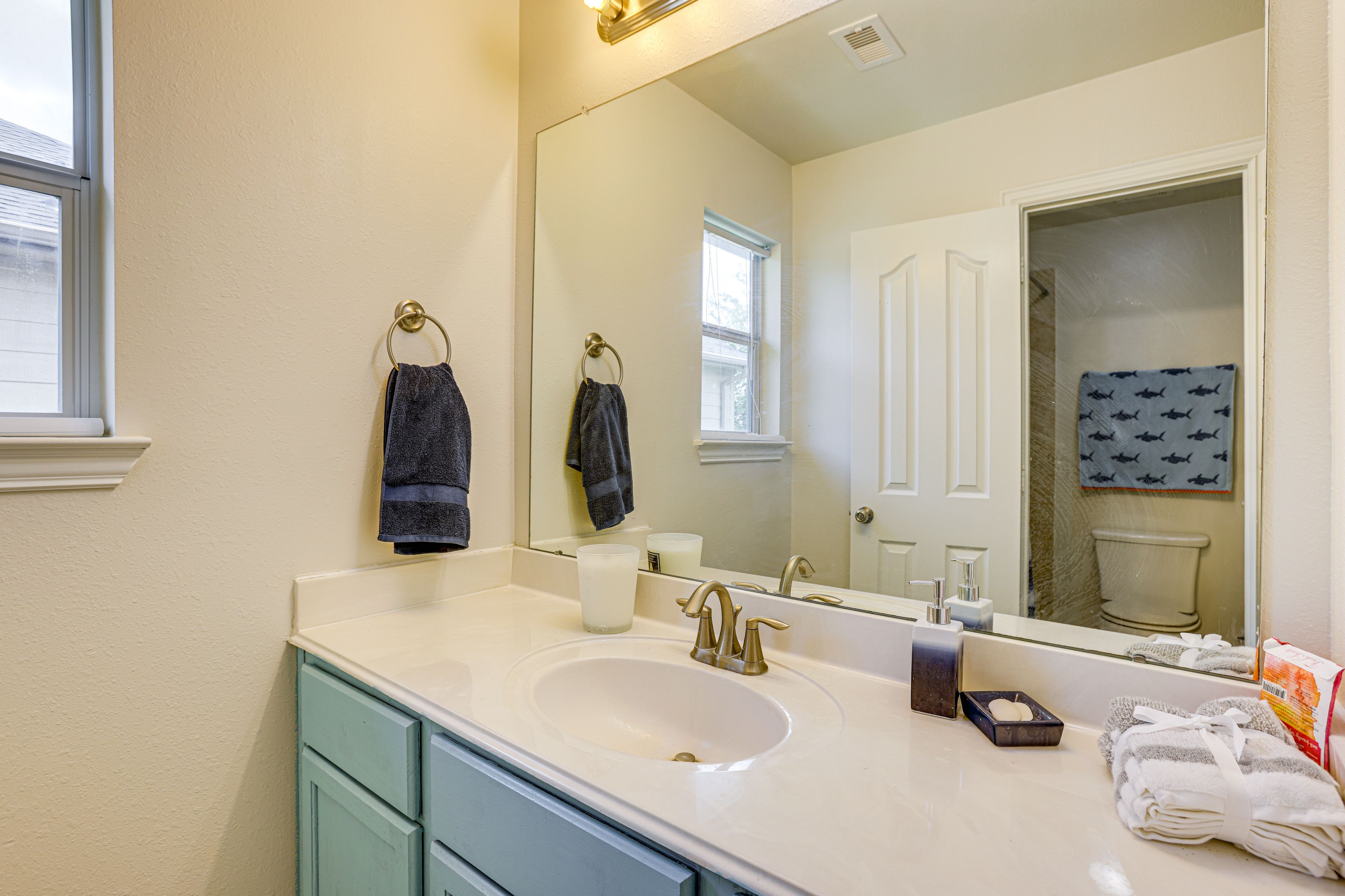 Full Bathroom | 2nd Floor