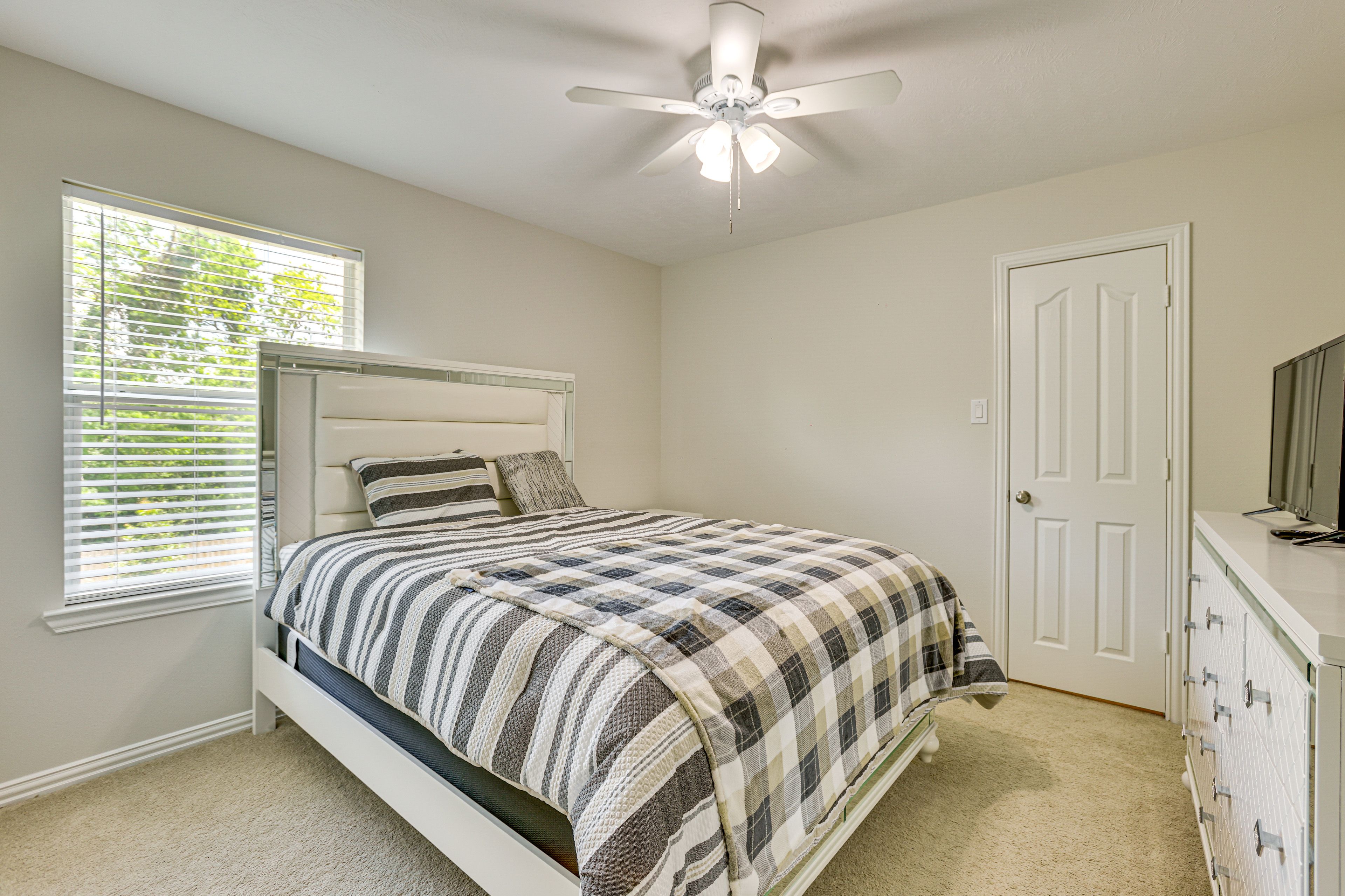 Bedroom 5 | Queen Bed | 2nd Floor