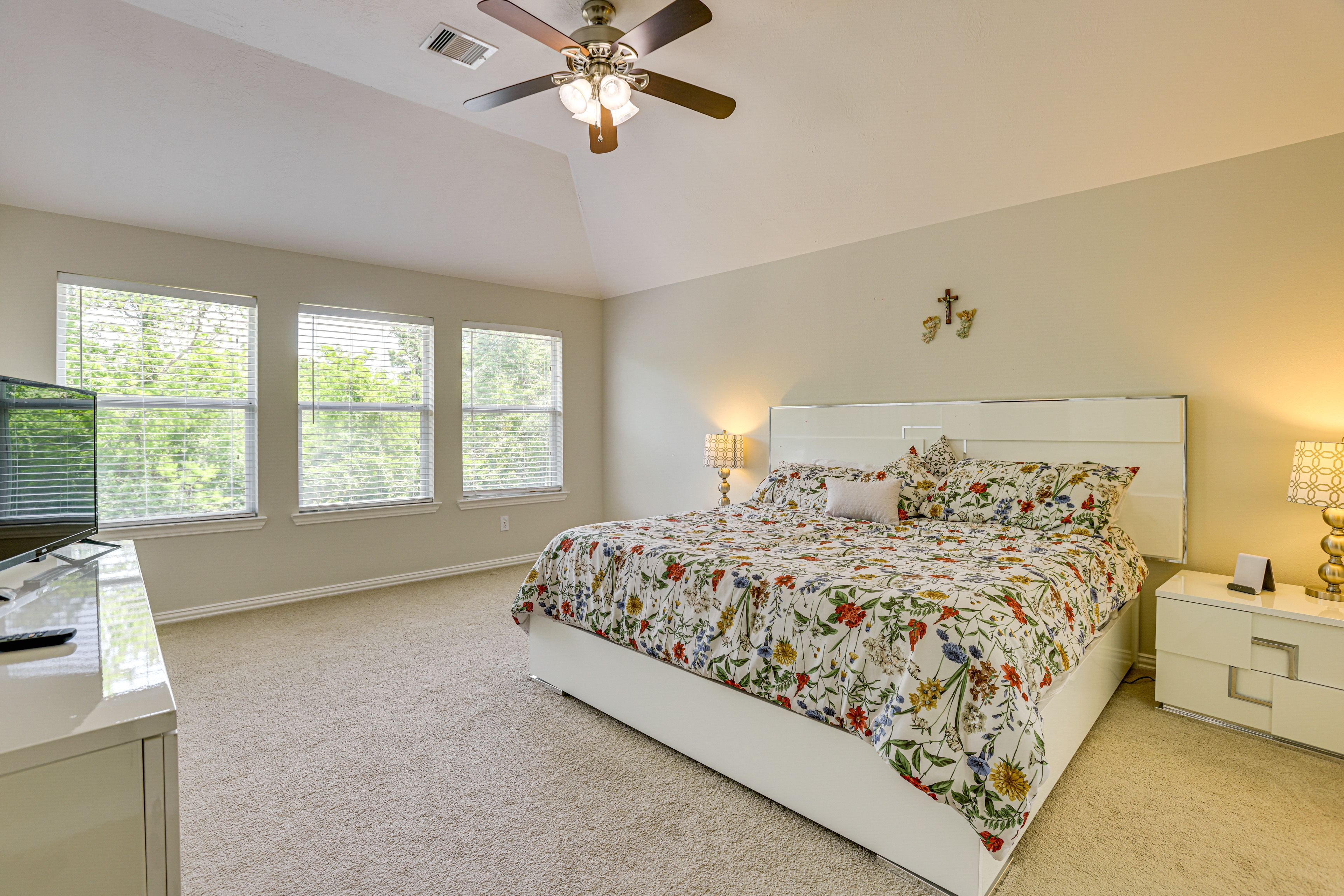 Bedroom 2 | King Bed | 2nd Floor