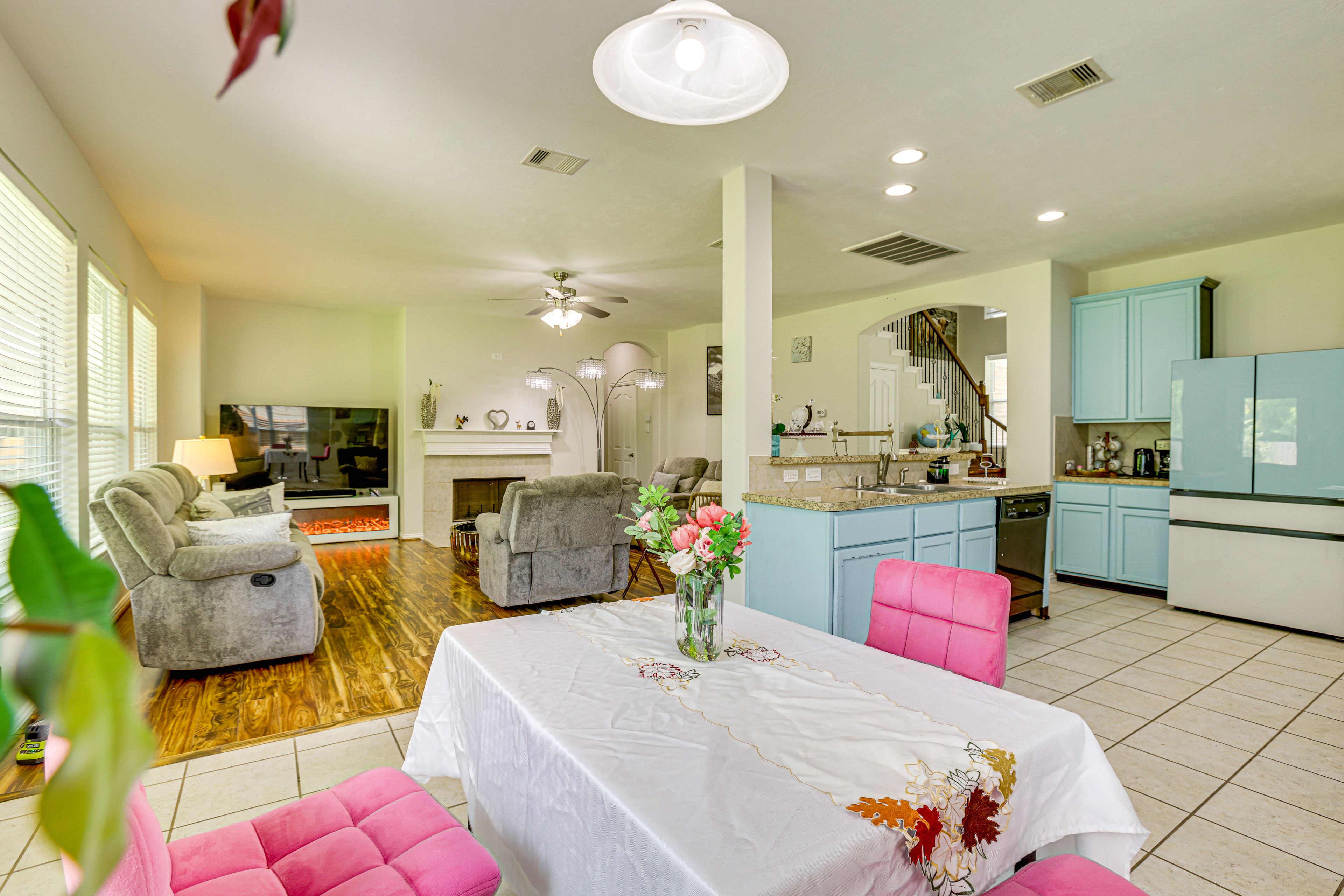 Houston Vacation Rental | 5BR | 3BA | 3,000 Sq Ft | Small Step Required