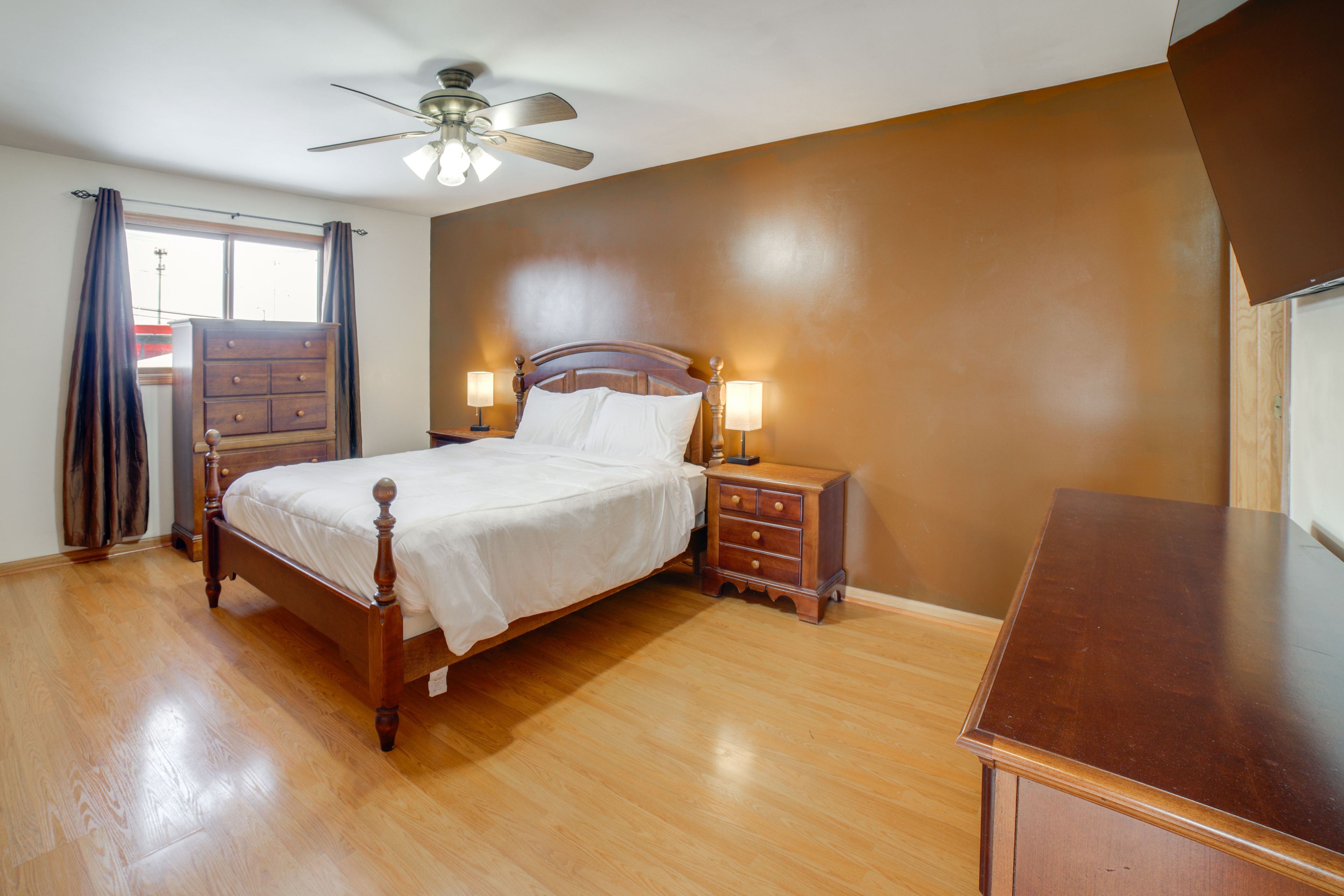 Bedroom 1 | Queen Bed | Upper Level