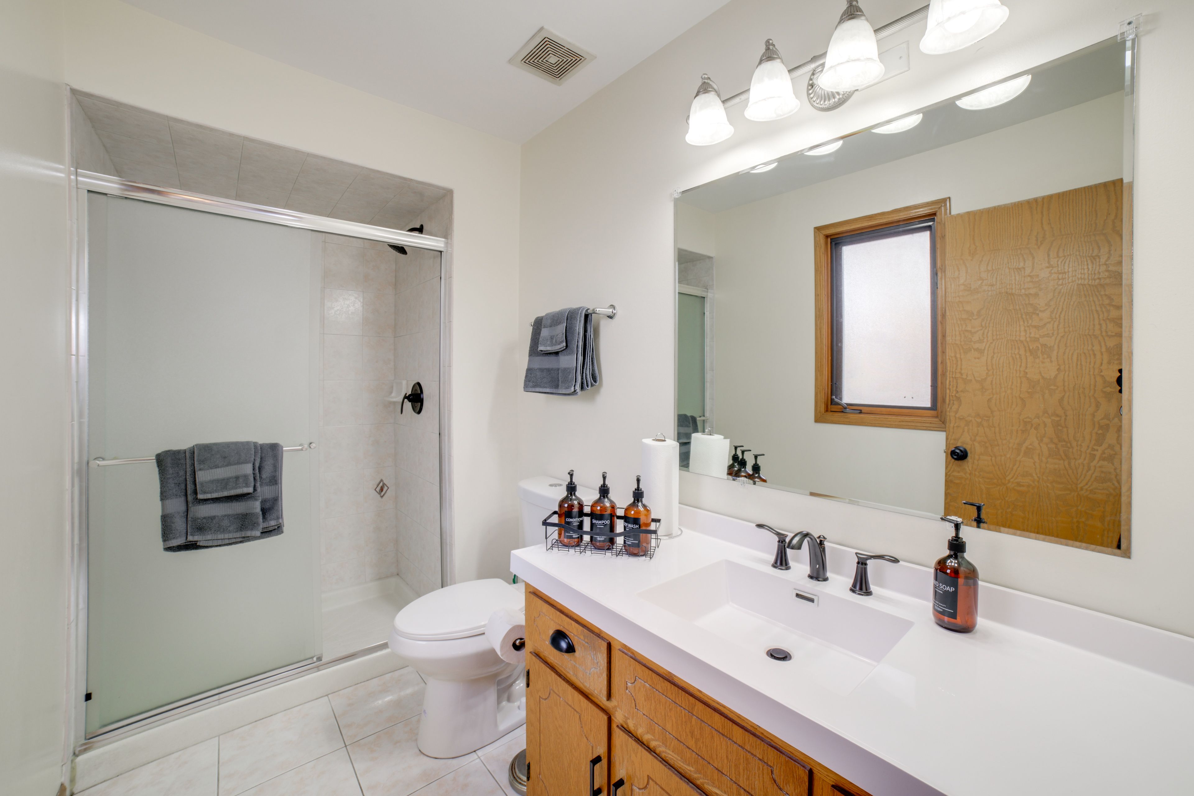 Full Bathroom | Upper Level