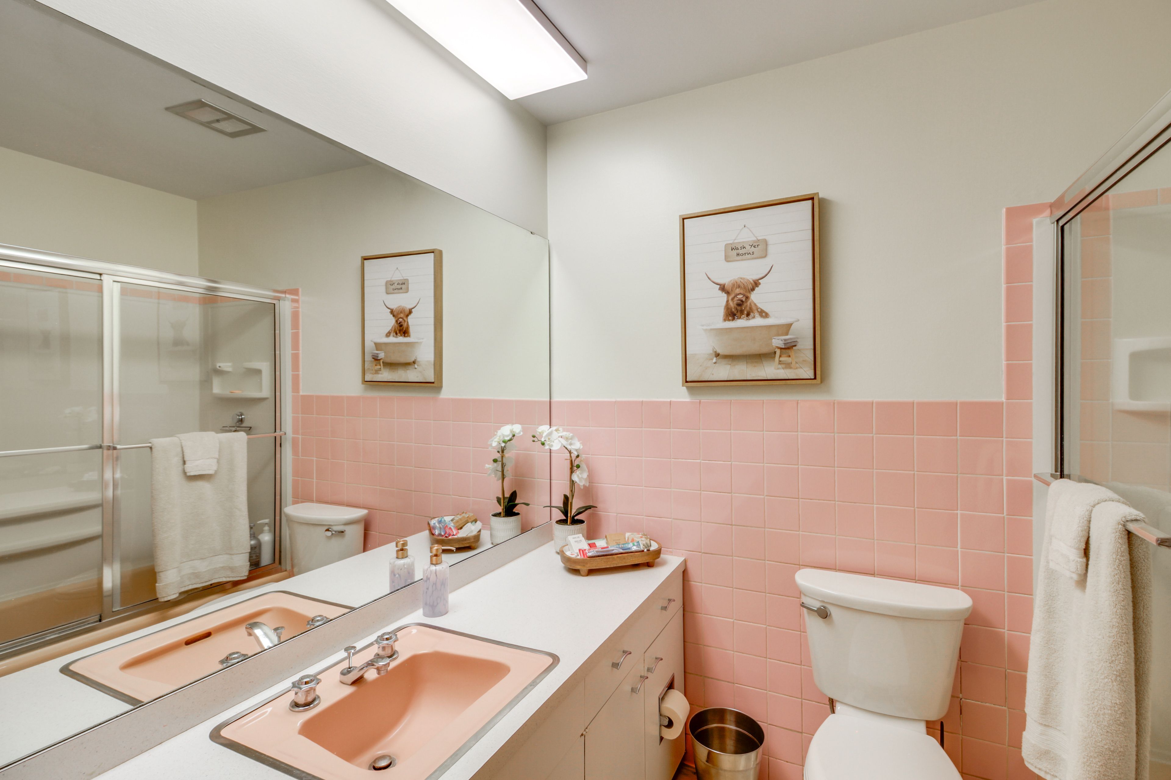 Full Bathroom | Towels Provided