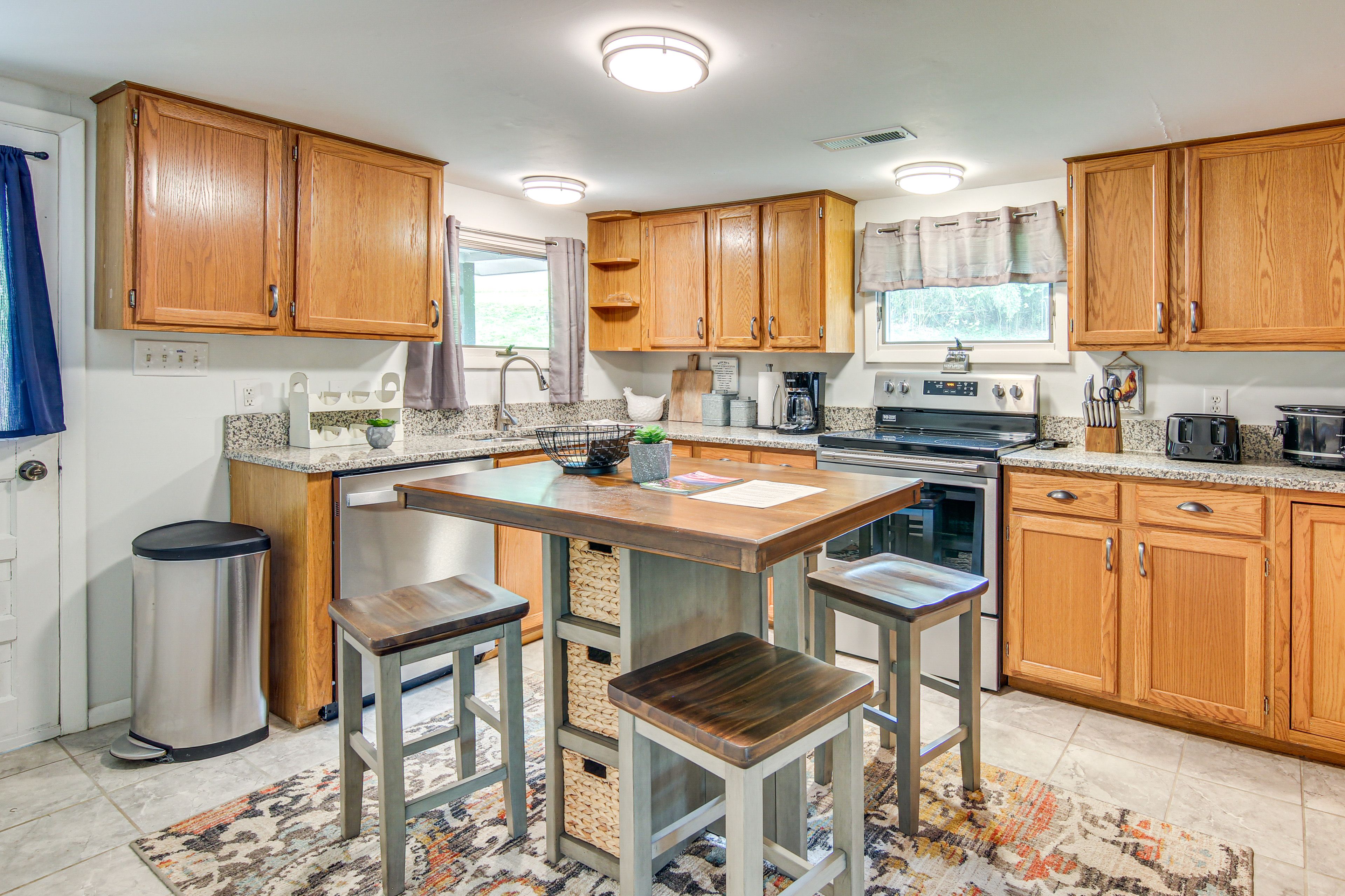 Kitchen | Drip Coffee Maker | Dishware & Flatware