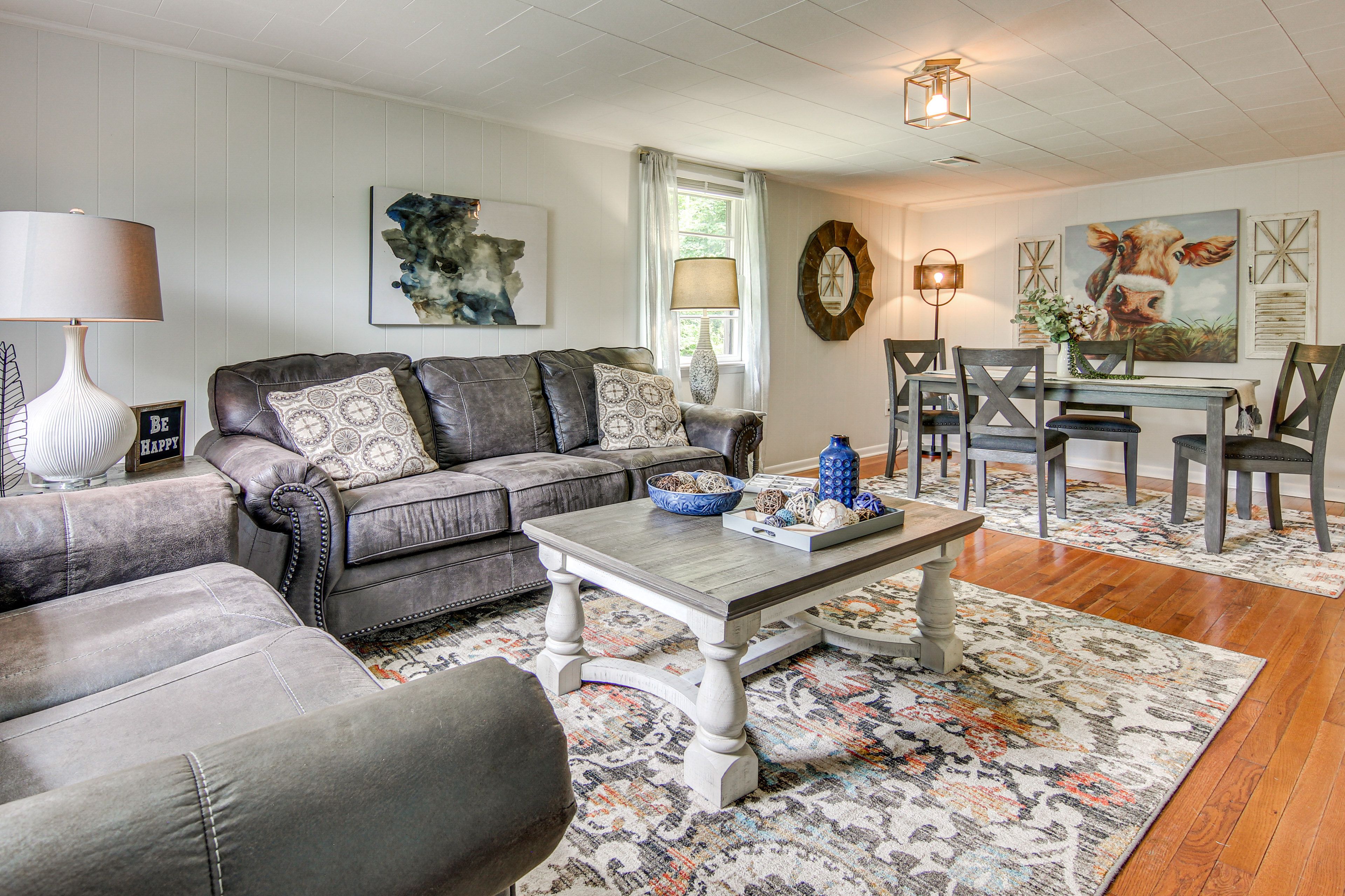 Living Room | Smart TV | Free WiFi