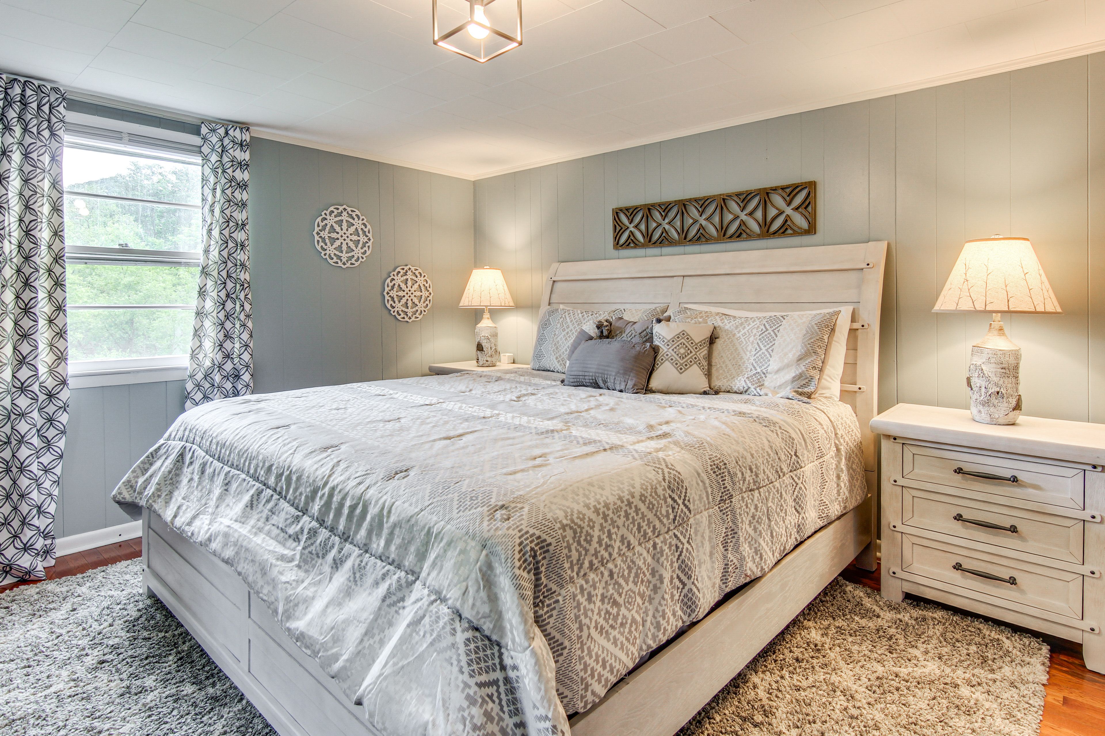 Bedroom 1 | King Bed | Linens Provided