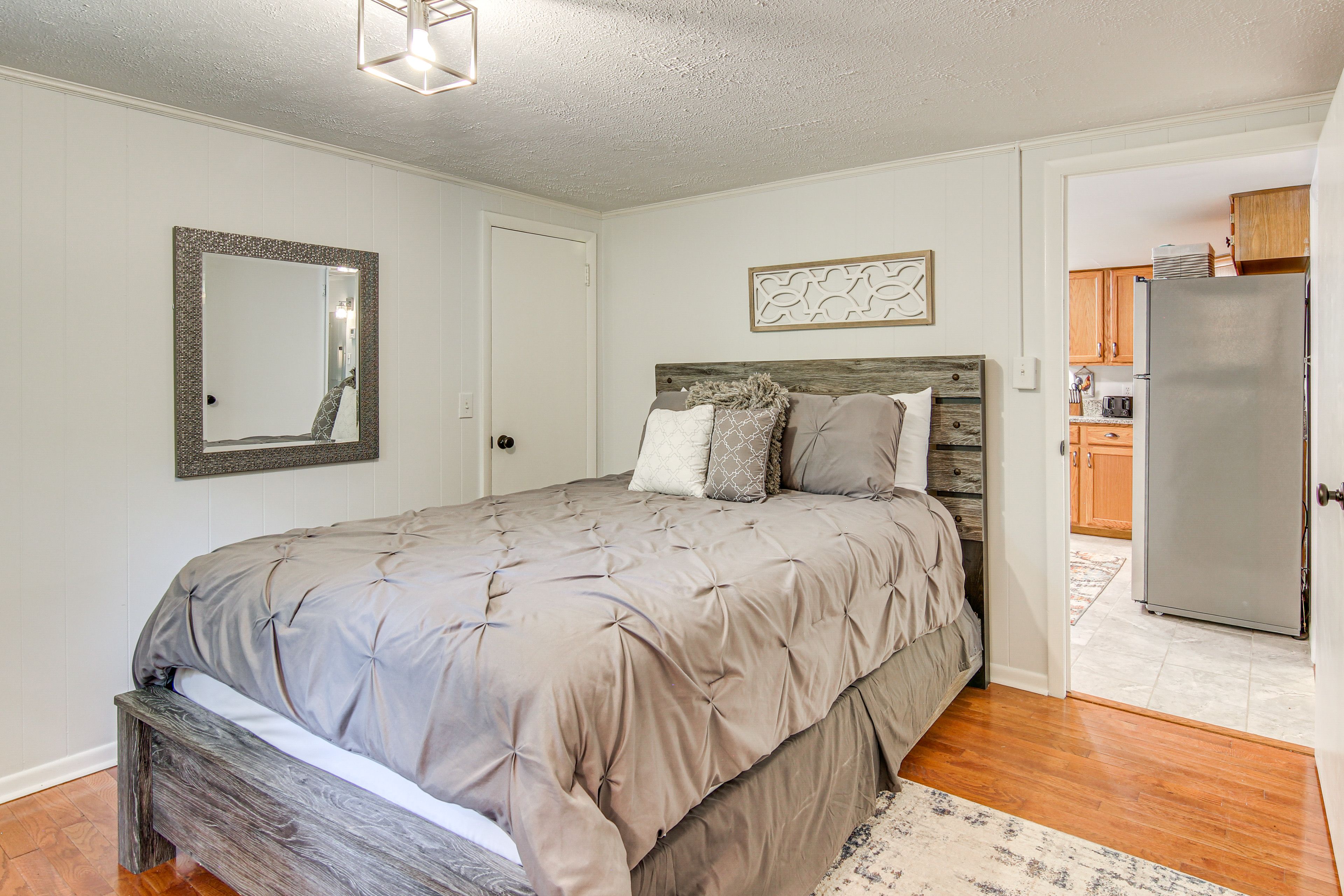 Bedroom 2 | Queen Bed