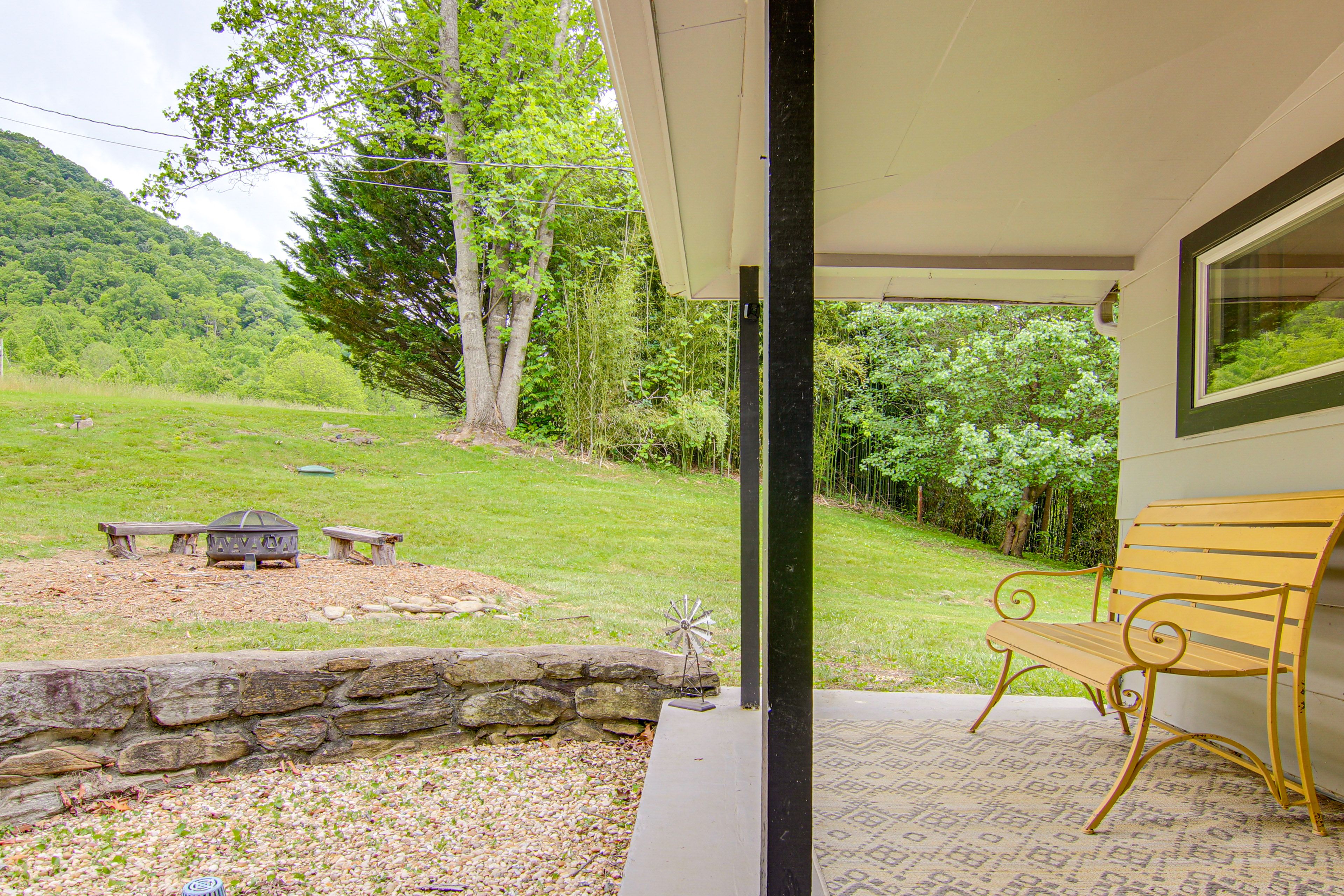 Outdoor Space | Fire Pit | Hot Tub