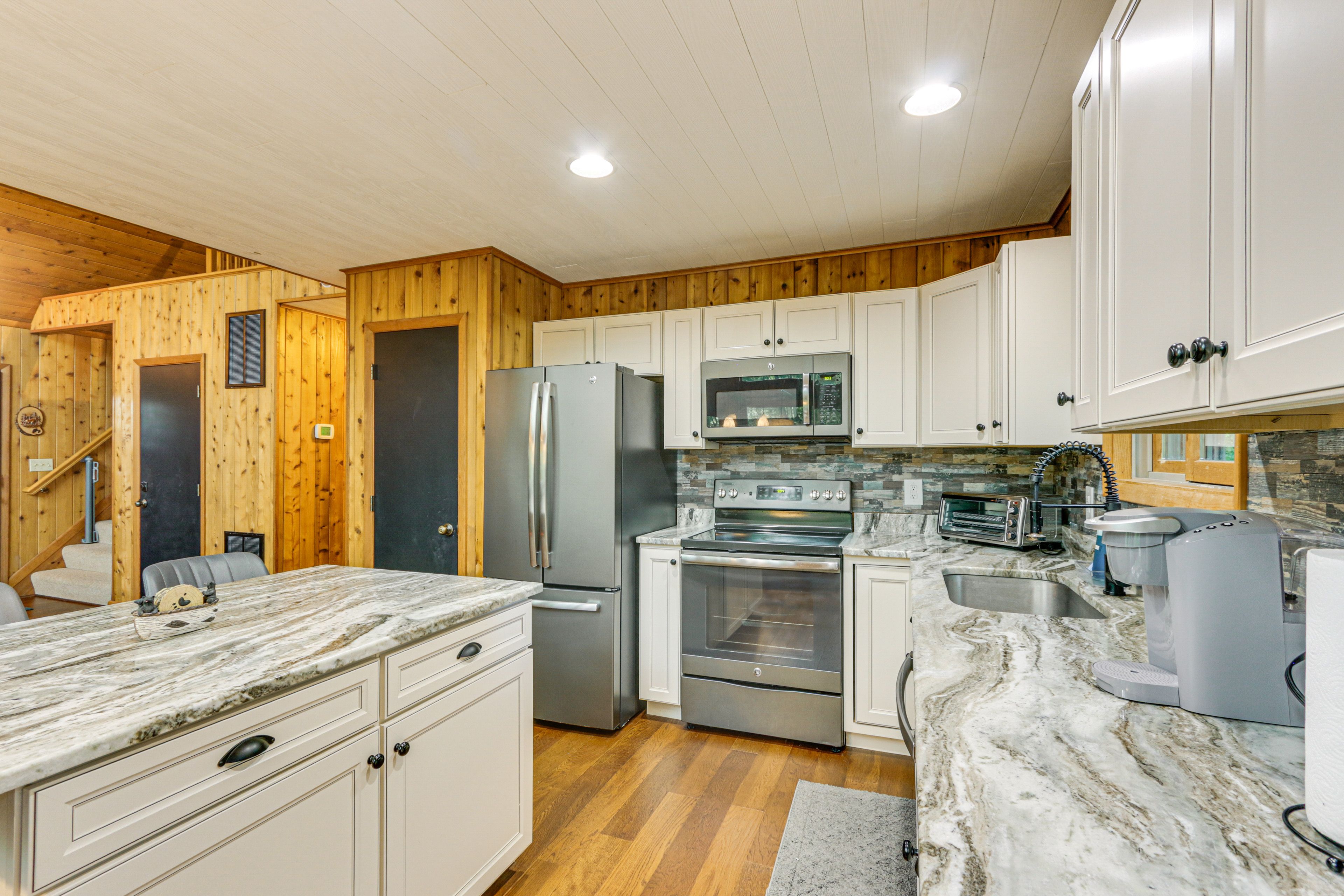 Kitchen | Cooking Basics | Keurig Coffee Maker | Dishwasher | 1st Floor