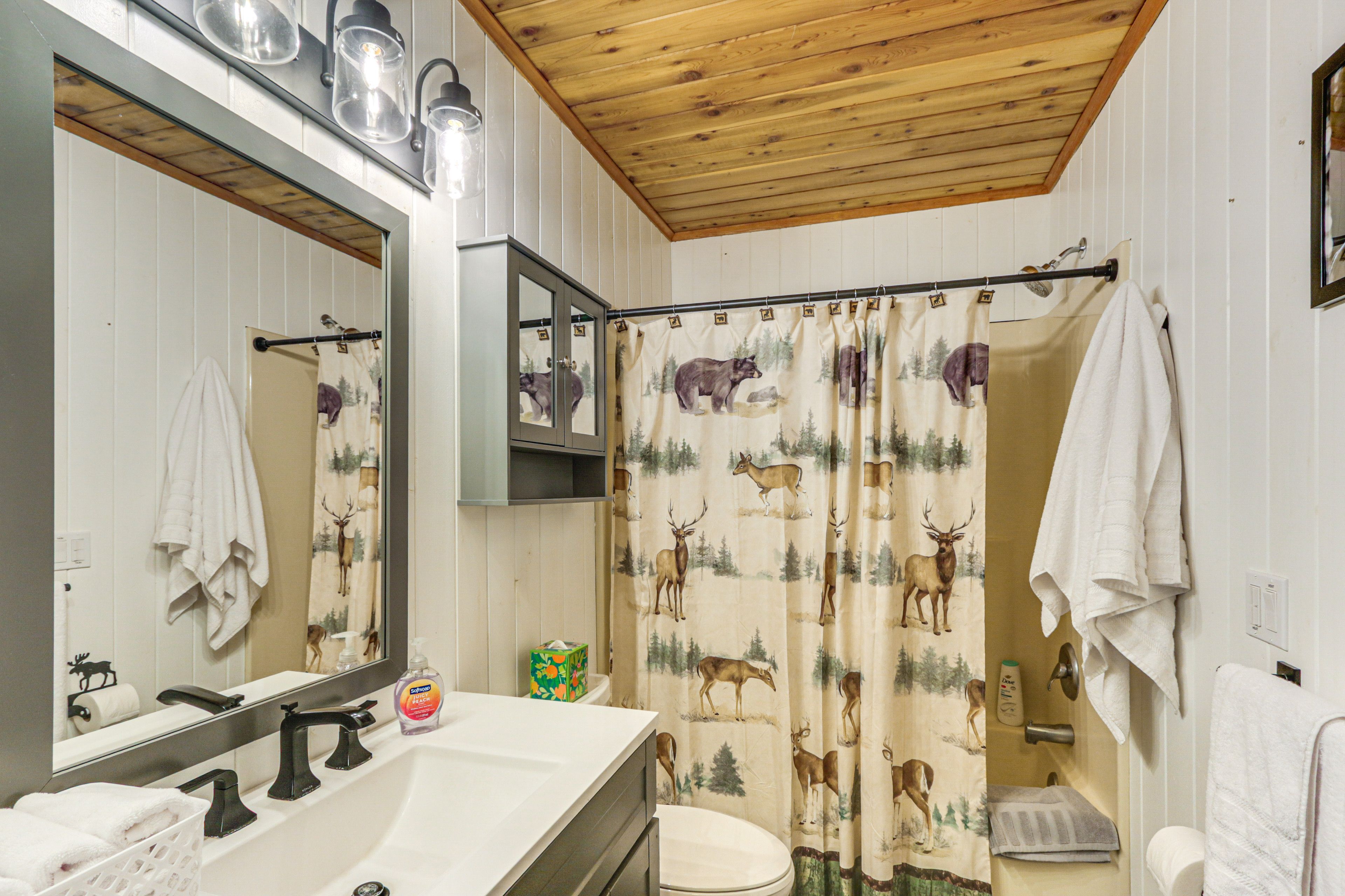 Full Bathroom | Towels & Linens Provided | 1st Floor