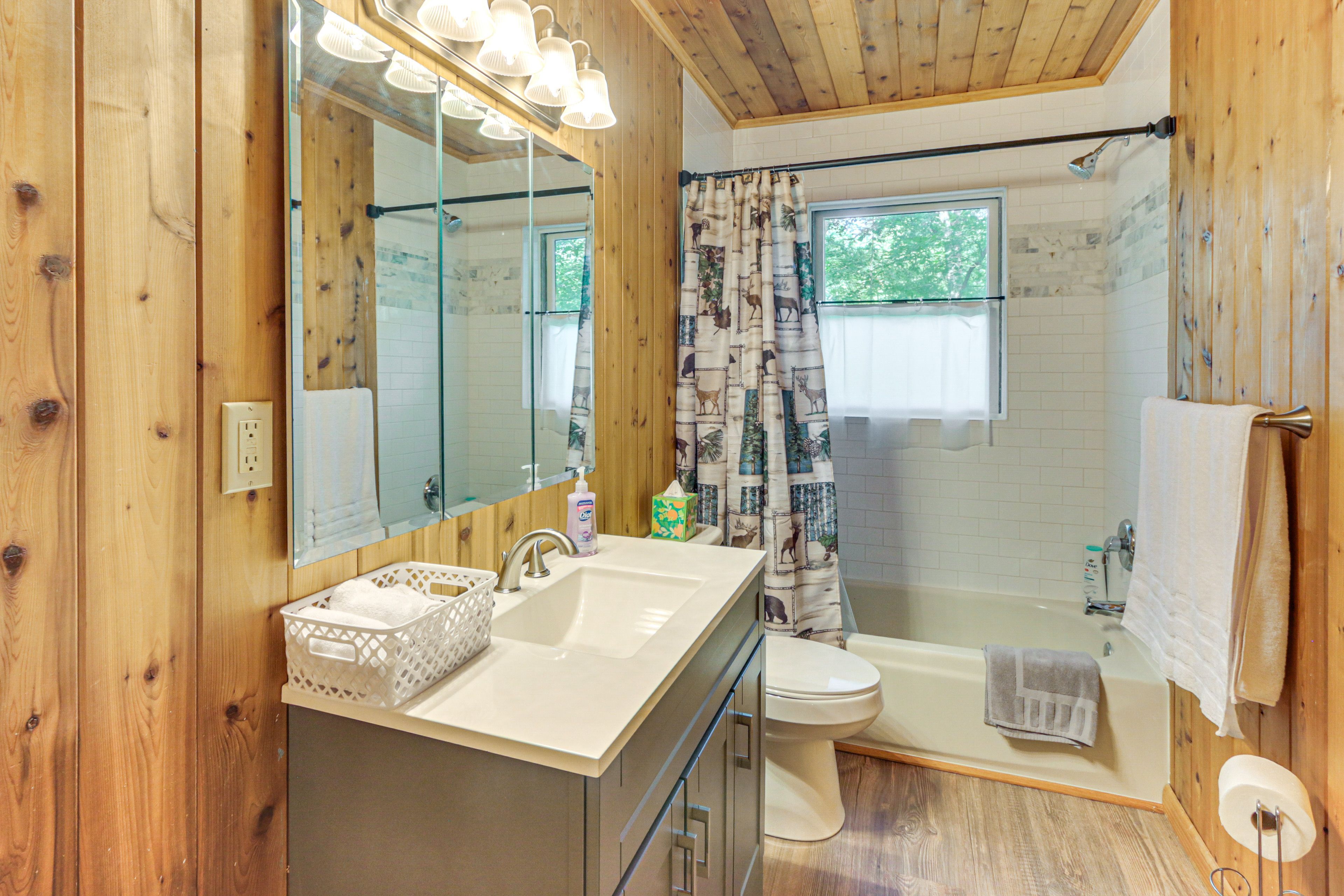 Full Bathroom | 2nd Floor