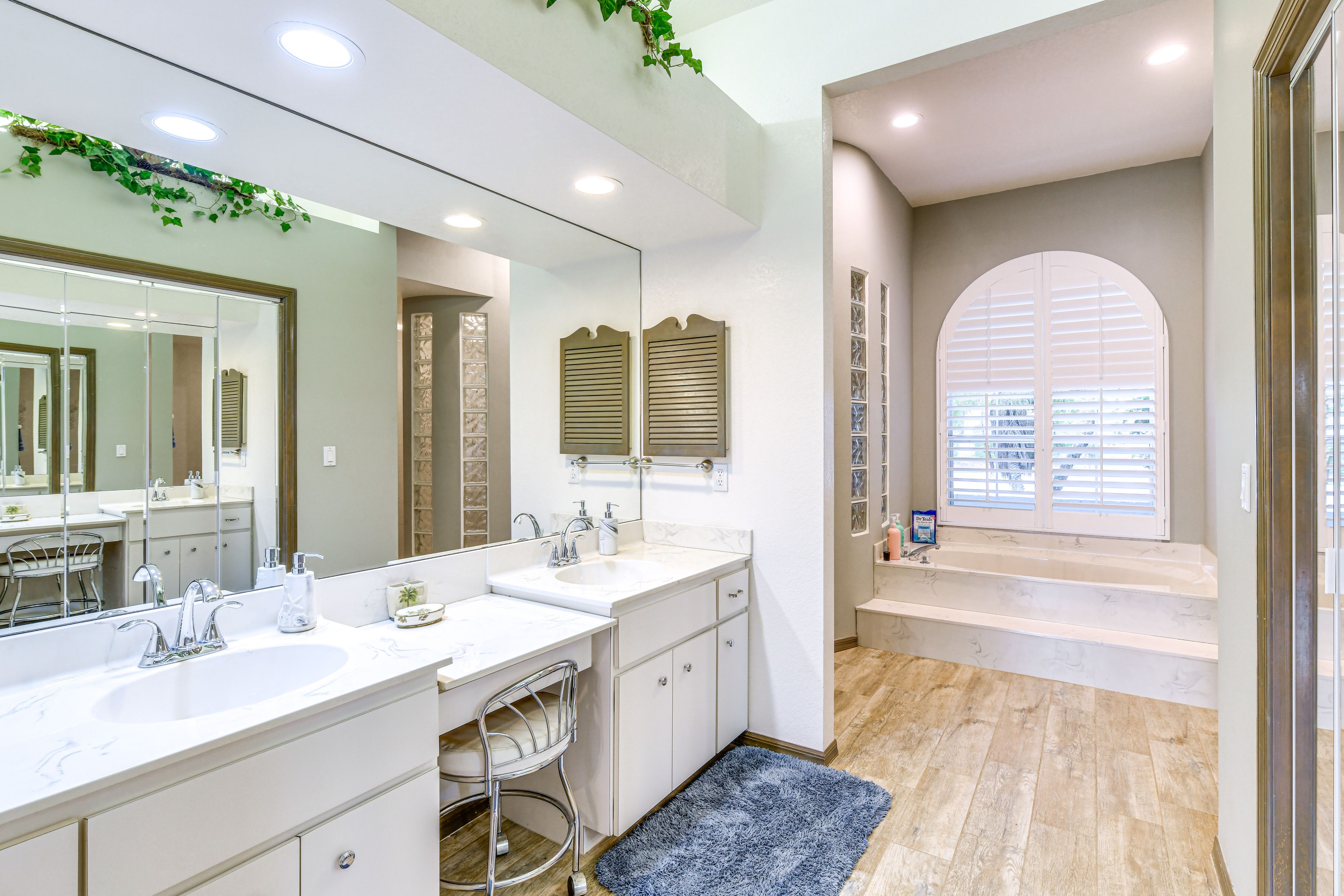 En-Suite Bathroom | Towels Provided