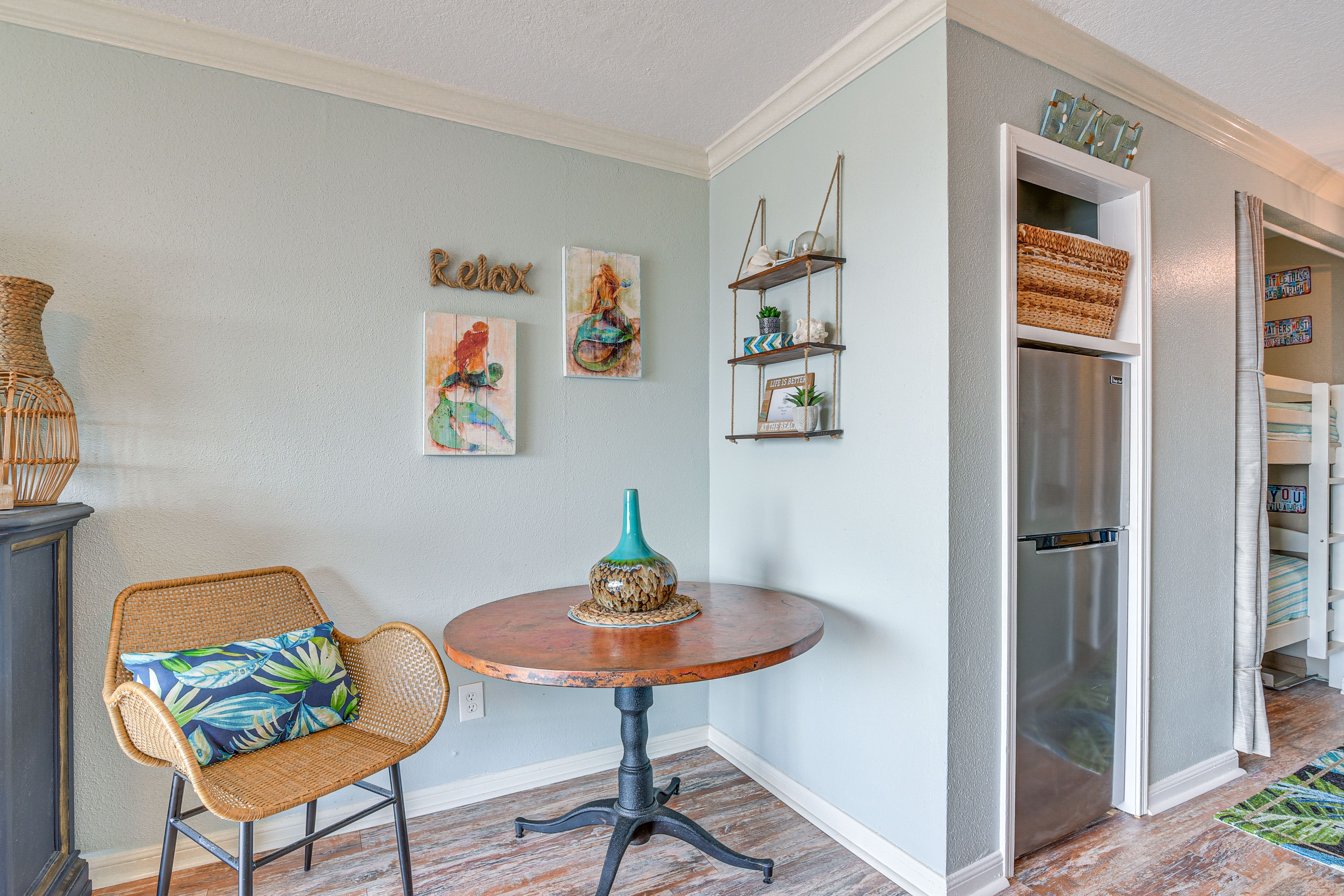 Dining Area | Dining Table | Dishware/Flatware
