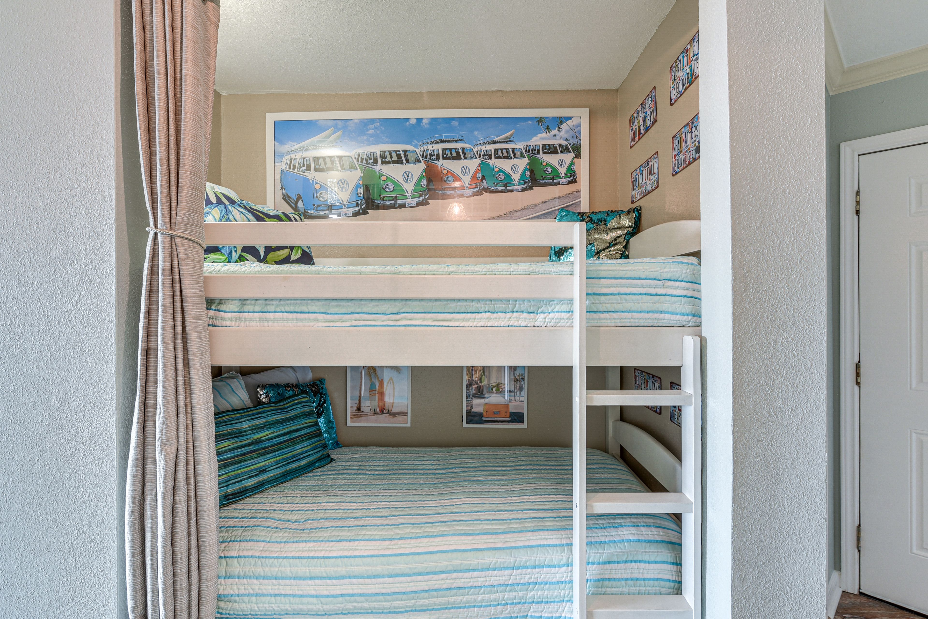 Sleeping Nook | Twin Bunk Bed