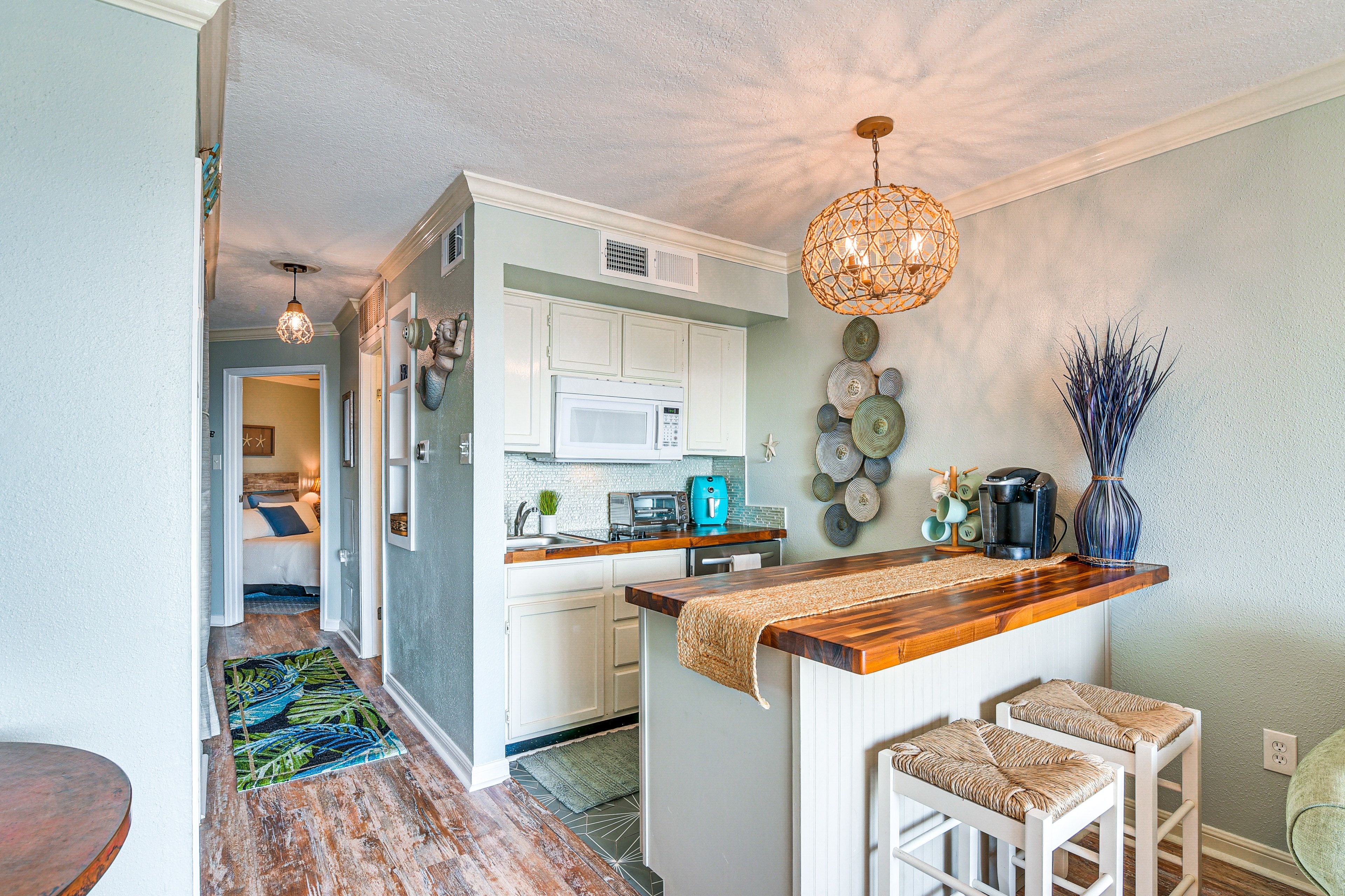 Kitchen | Breakfast Bar | Keurig Pod Coffee Maker