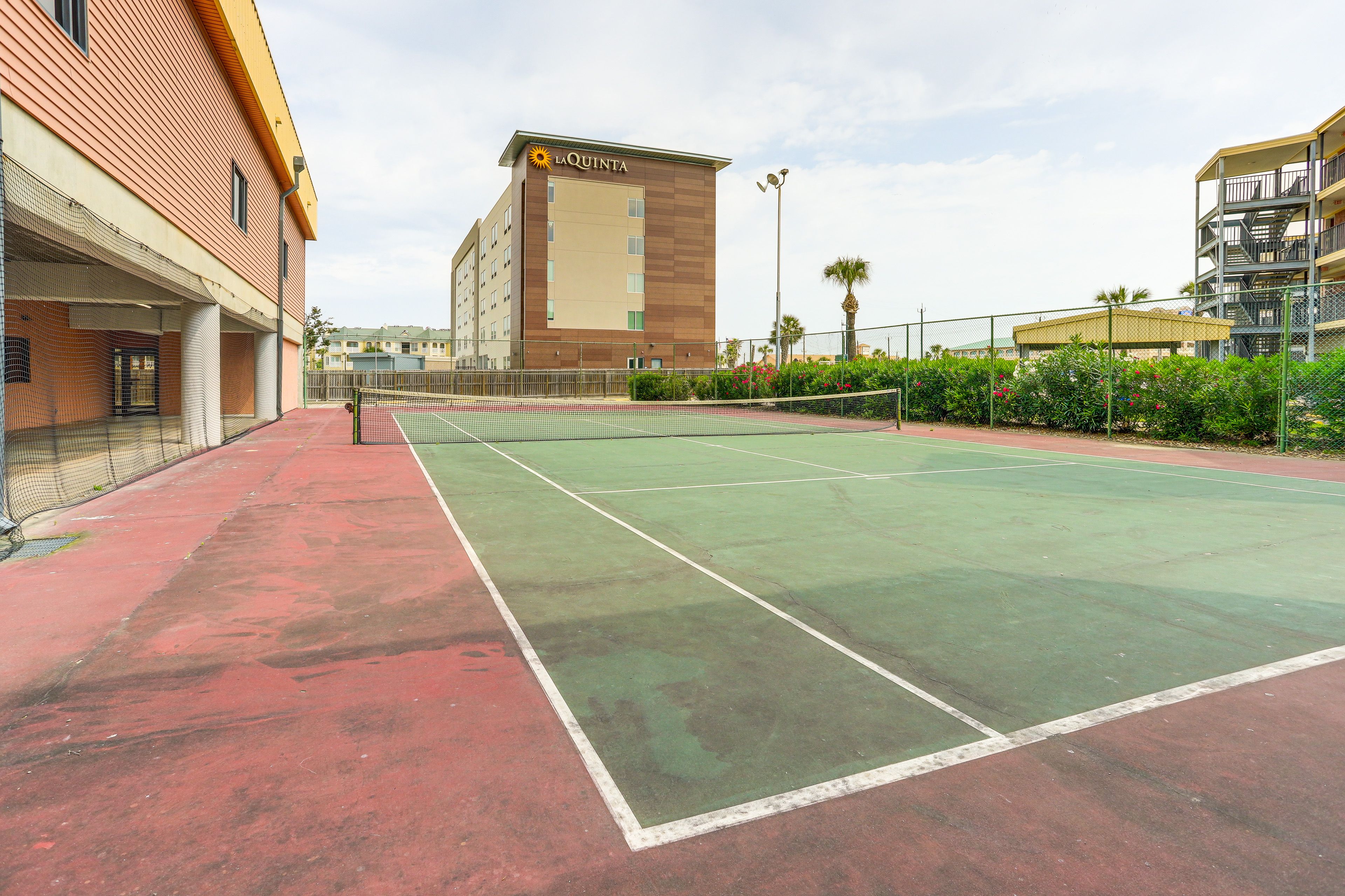 Victorian Condominium | Community Amenities | Tennis Courts | Fitness Center