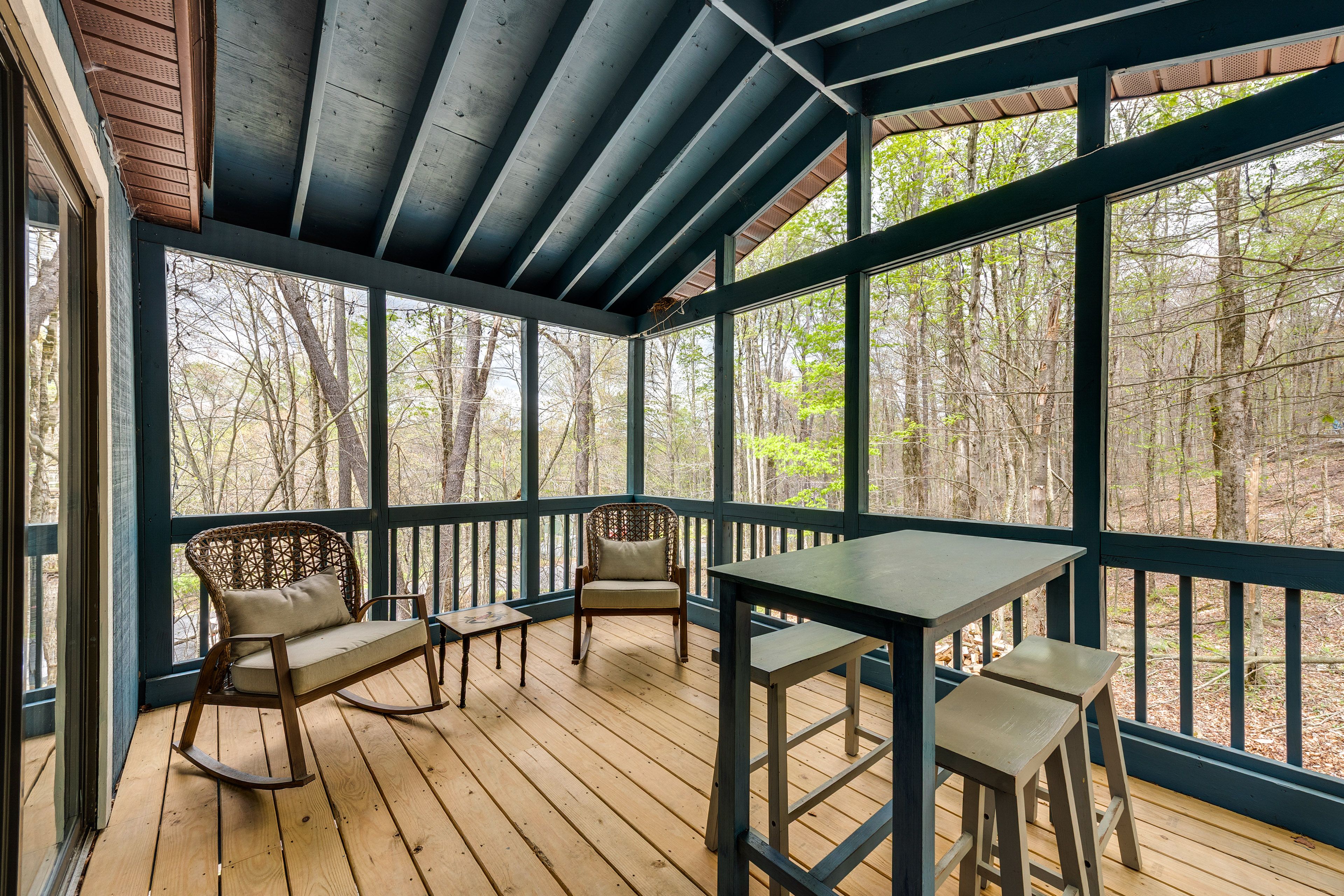 Covered Deck | Outdoor Dining Area