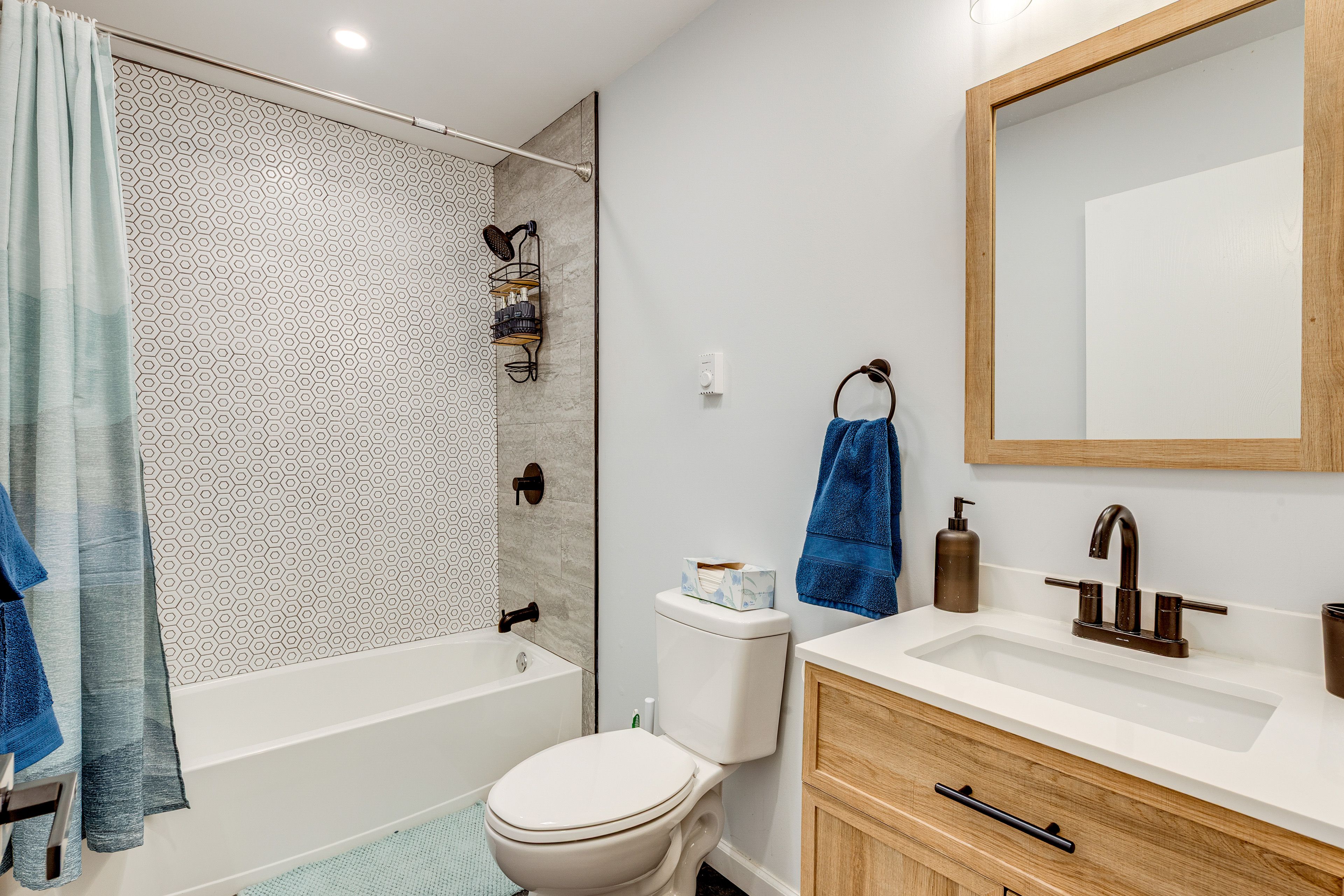 Full Bathroom | Towels Provided | Upper Level
