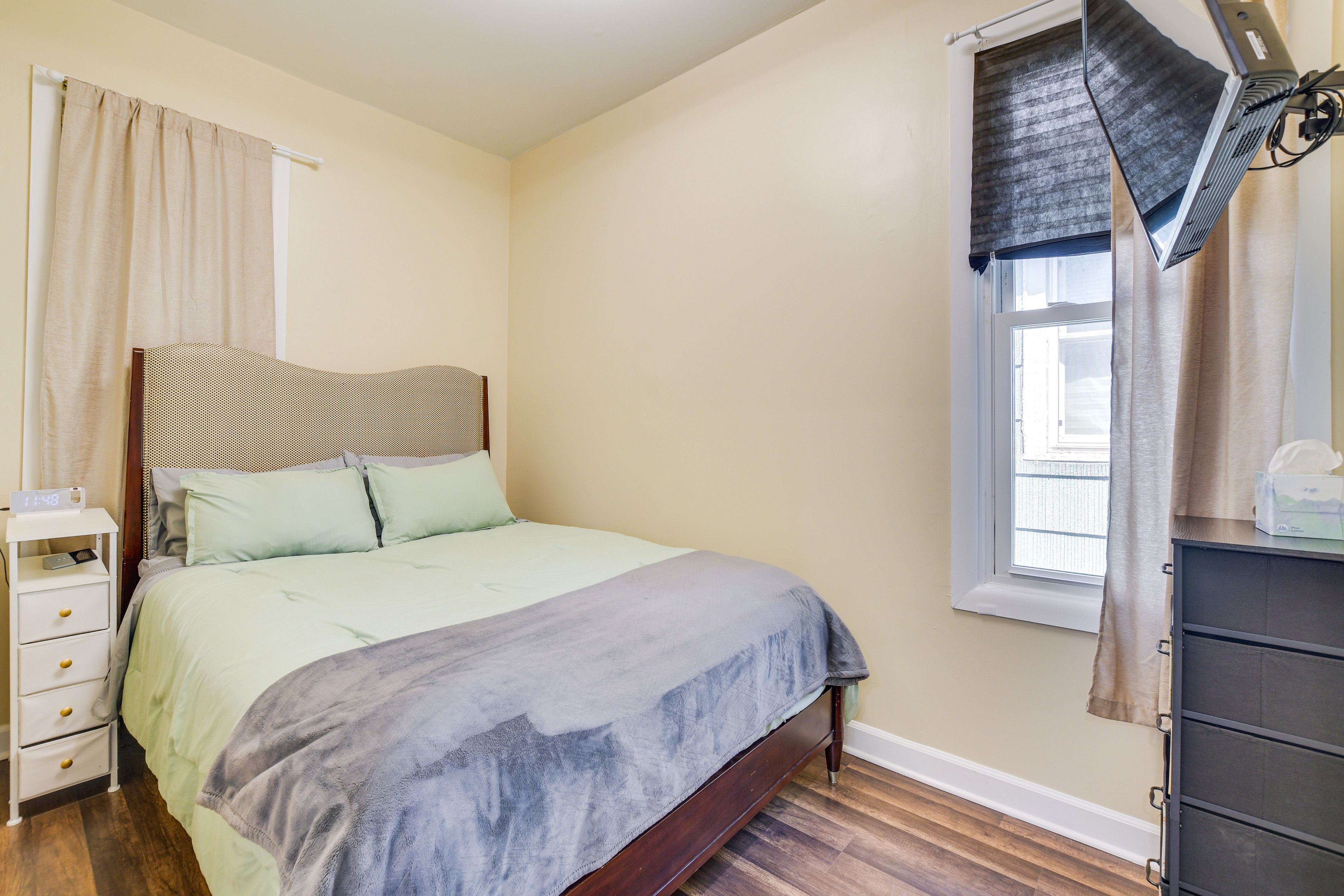 Bedroom 3 | Queen Bed | Smart TV